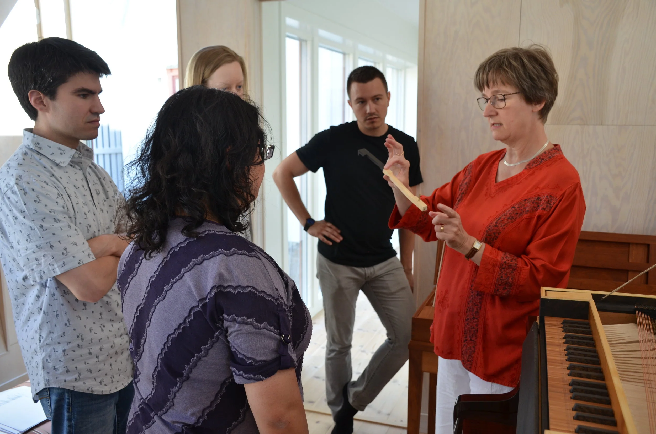 Ulrika Davidsson explains the mechanism of a clavichord to members of Boston Organ Studio. 