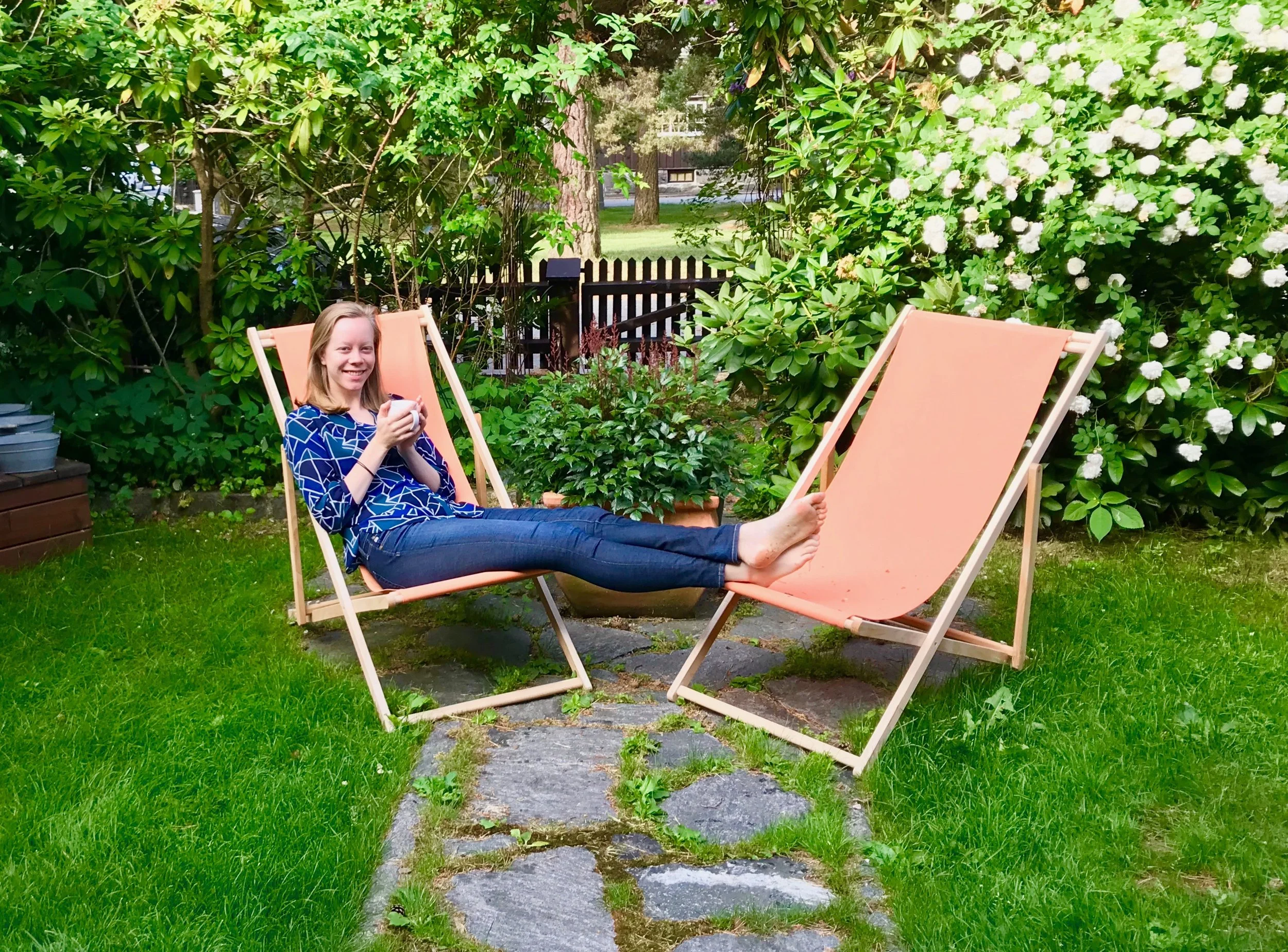 Laura enjoys morning coffee in the garden, before our departure to Lund.