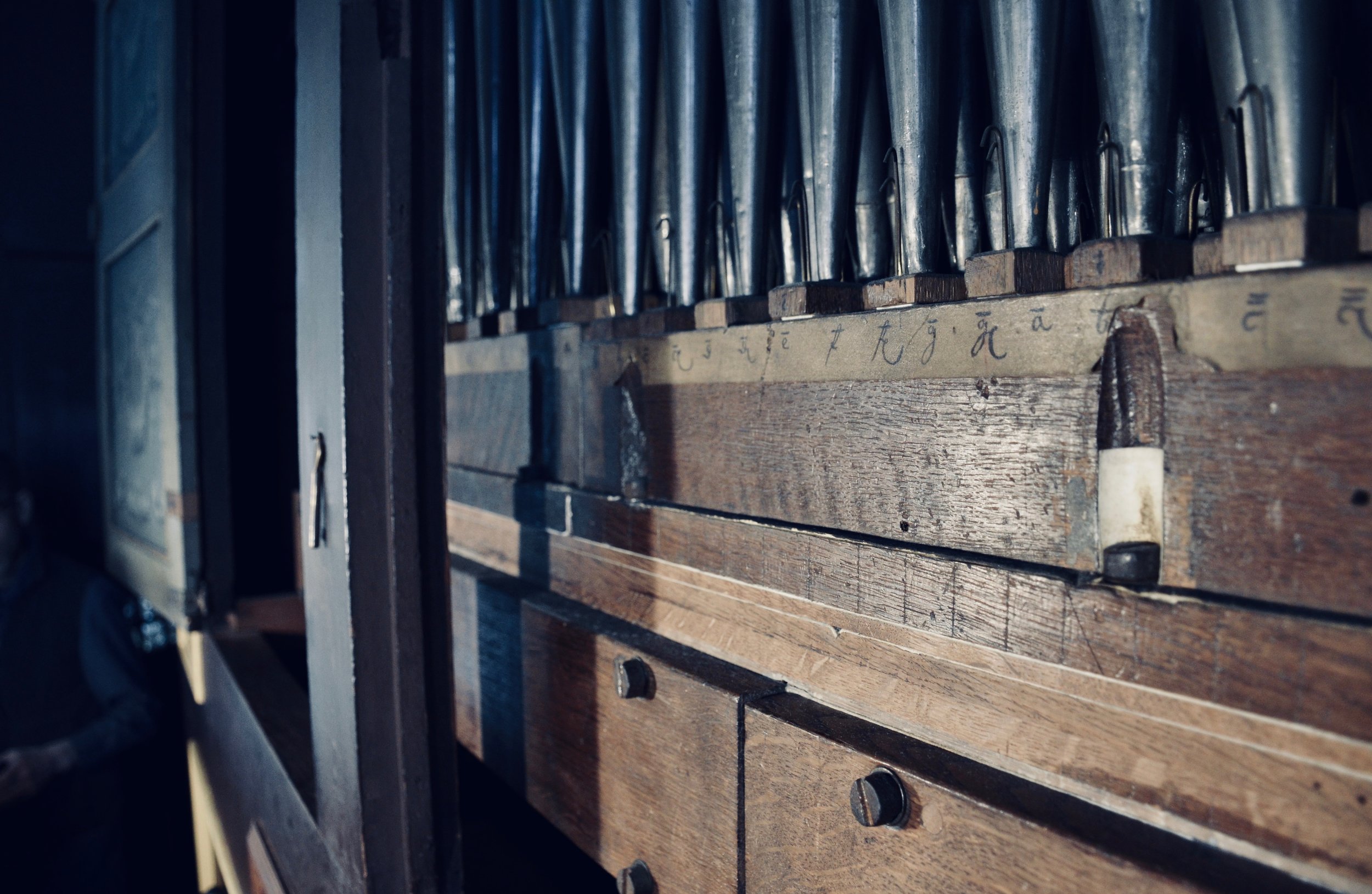 Mechanical detail, 1669–73 Huß/Schnitger organ in St. Cosmæ, Stade. Boston Organ Studio.