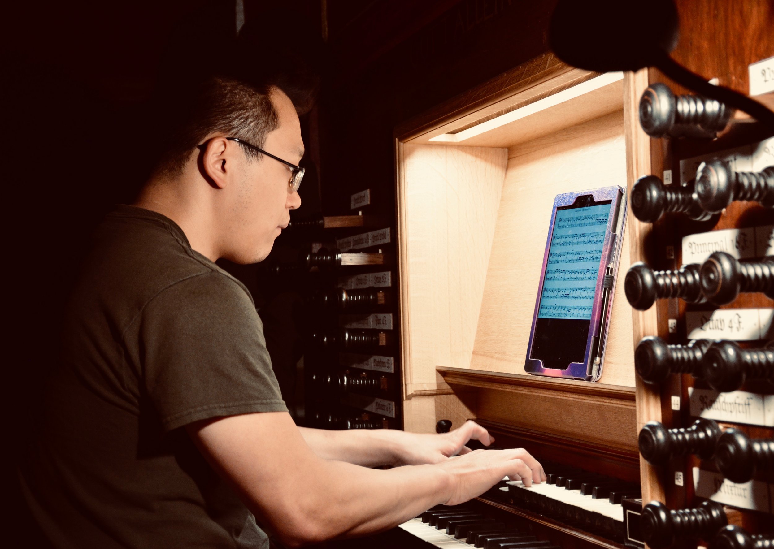 Adrian Cho plays the 1688 Schnitger Organ, St. Pankratius, Neuenfelde, Germany. Boston Organ Studio.