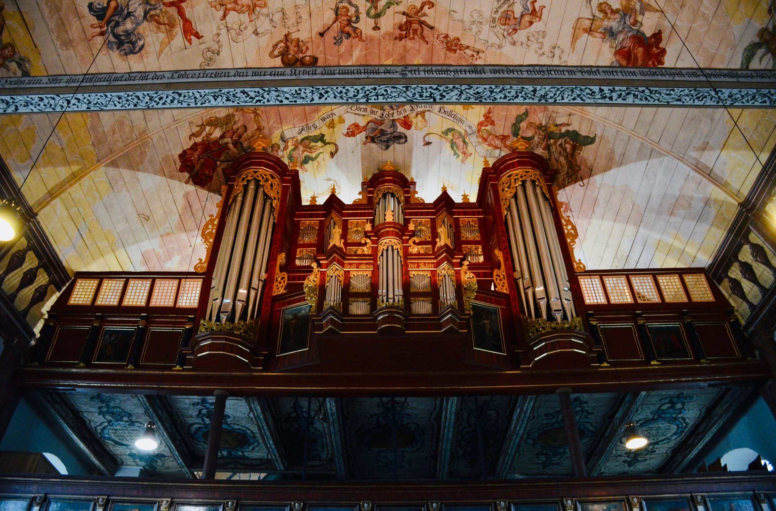 1688 Schnitger organ in Neuenfelde, Germany.
