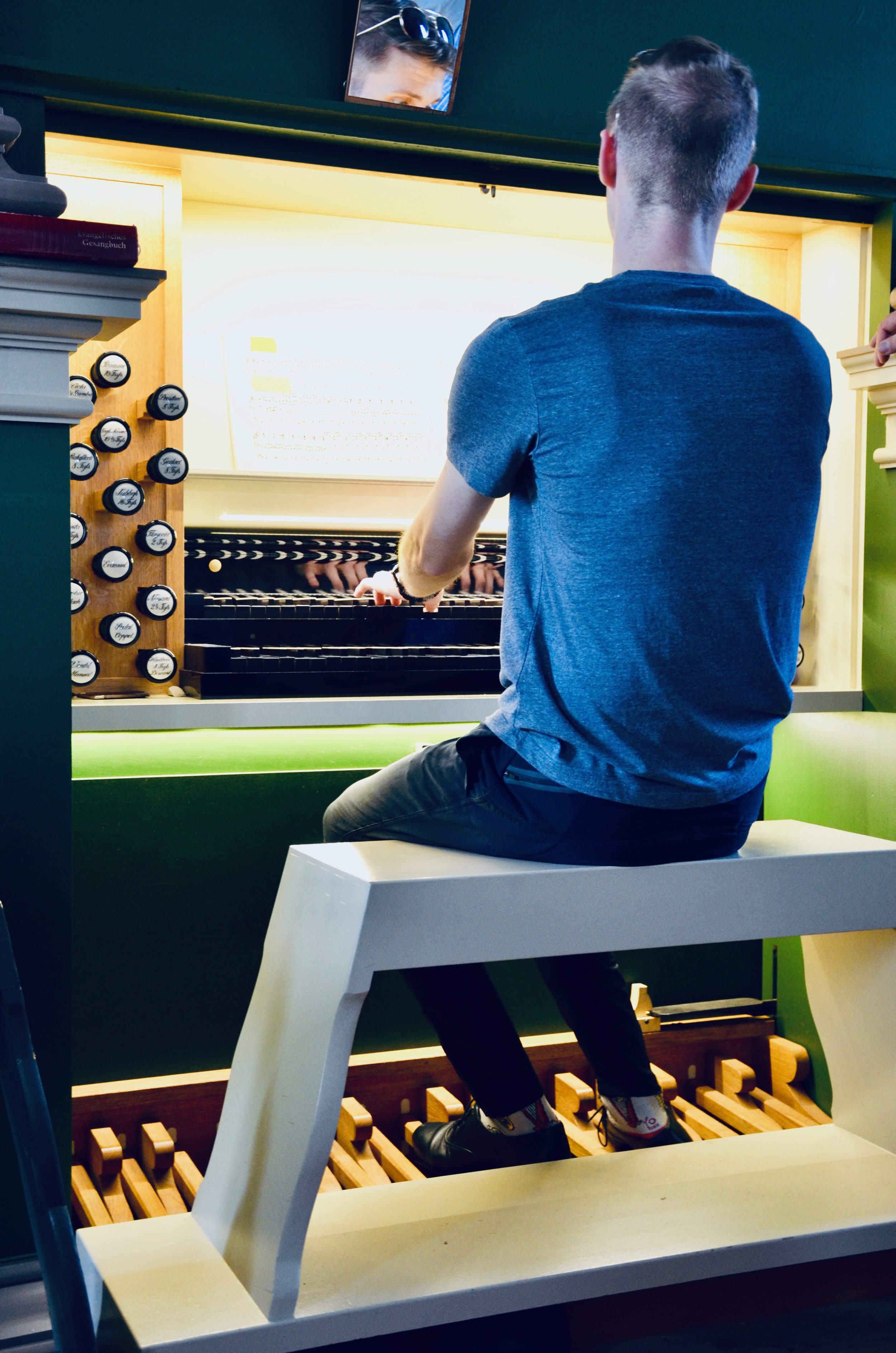 Evan Currie plays the 1825 Buchholz Organ in St. Nicolai-kirche, Osterburg.