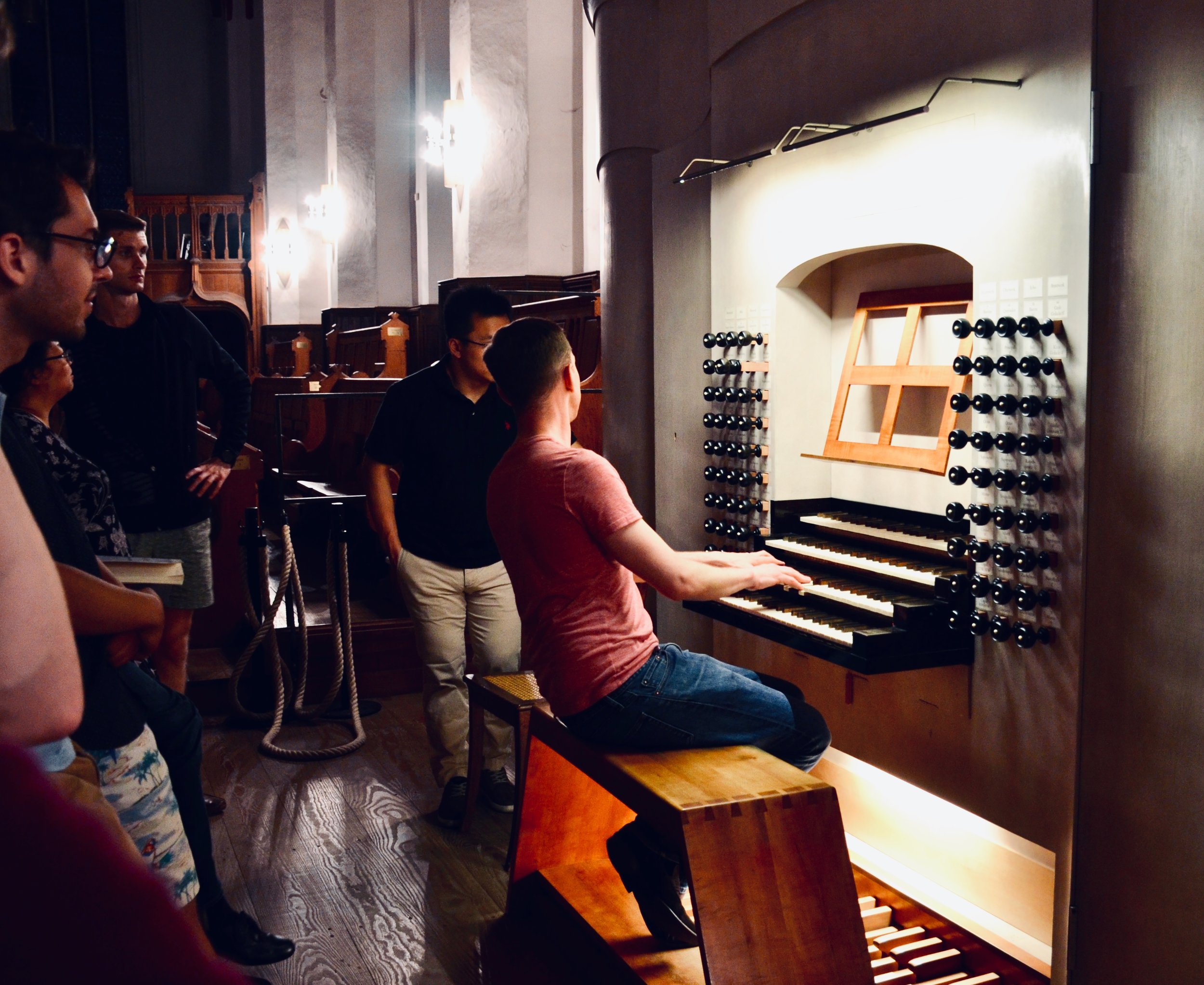 Christian Lane demonstrates the 2000 Woehl “Bach Organ,” Thomaskirche, Leipzig.