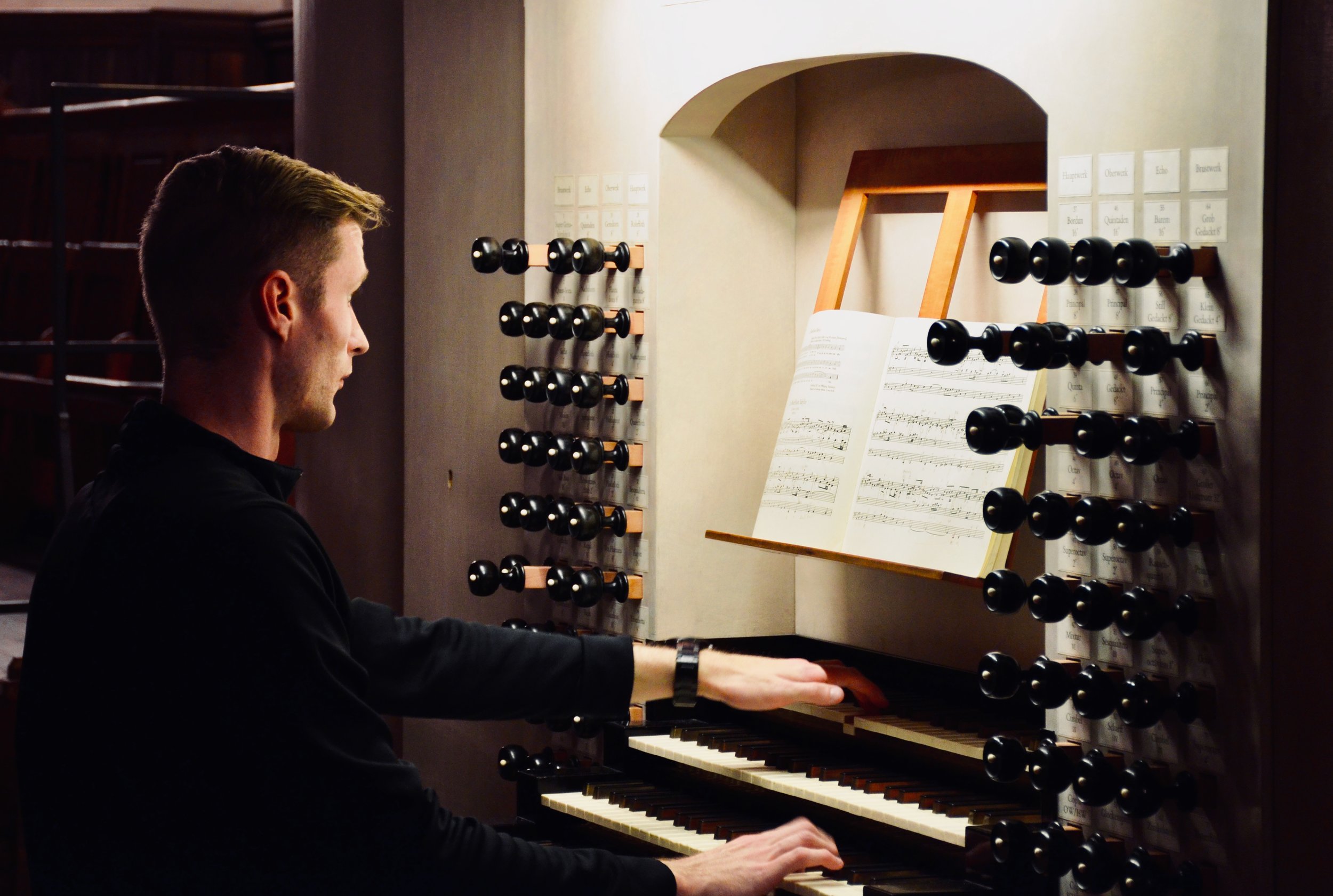 Evan Currie plays the 2000 Woehl “Bach Organ,” Thomaskirche, Leipzig.