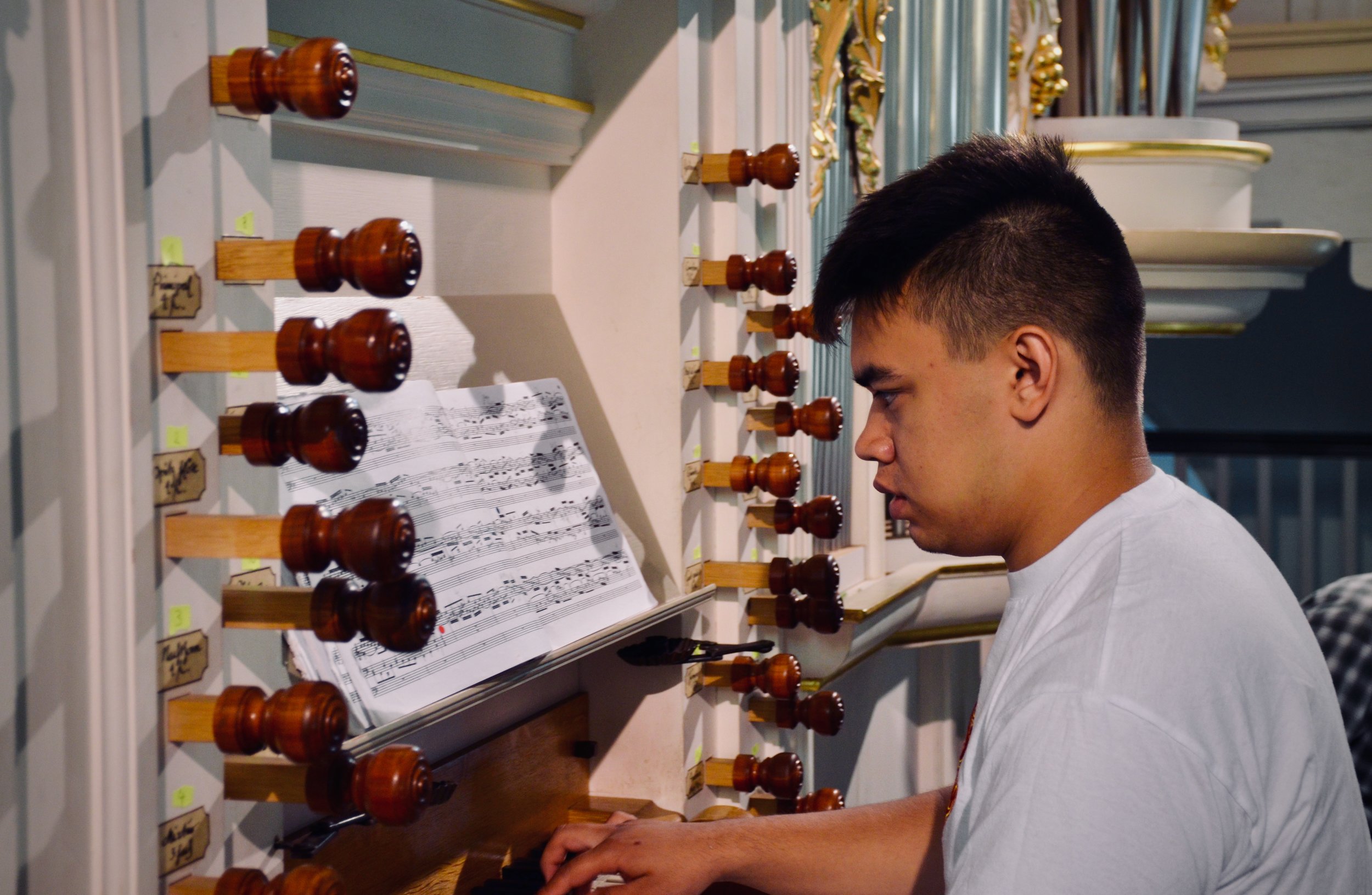 Alexander Straus-Fausto plays the reconstructed Wender Organ (1703/2000) in Bachkirche, Arnstadt.