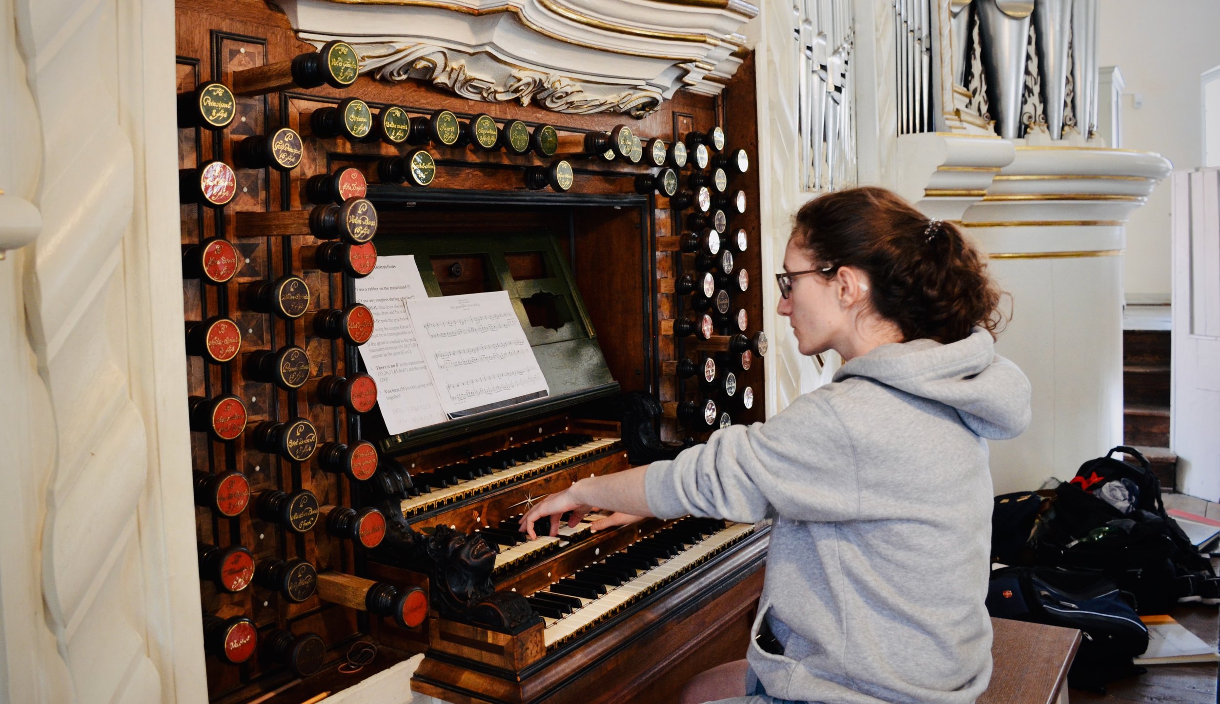 Rosemarie Tougas plays the 1730 Trost Organ, Stadtkirche, Waltershausen.