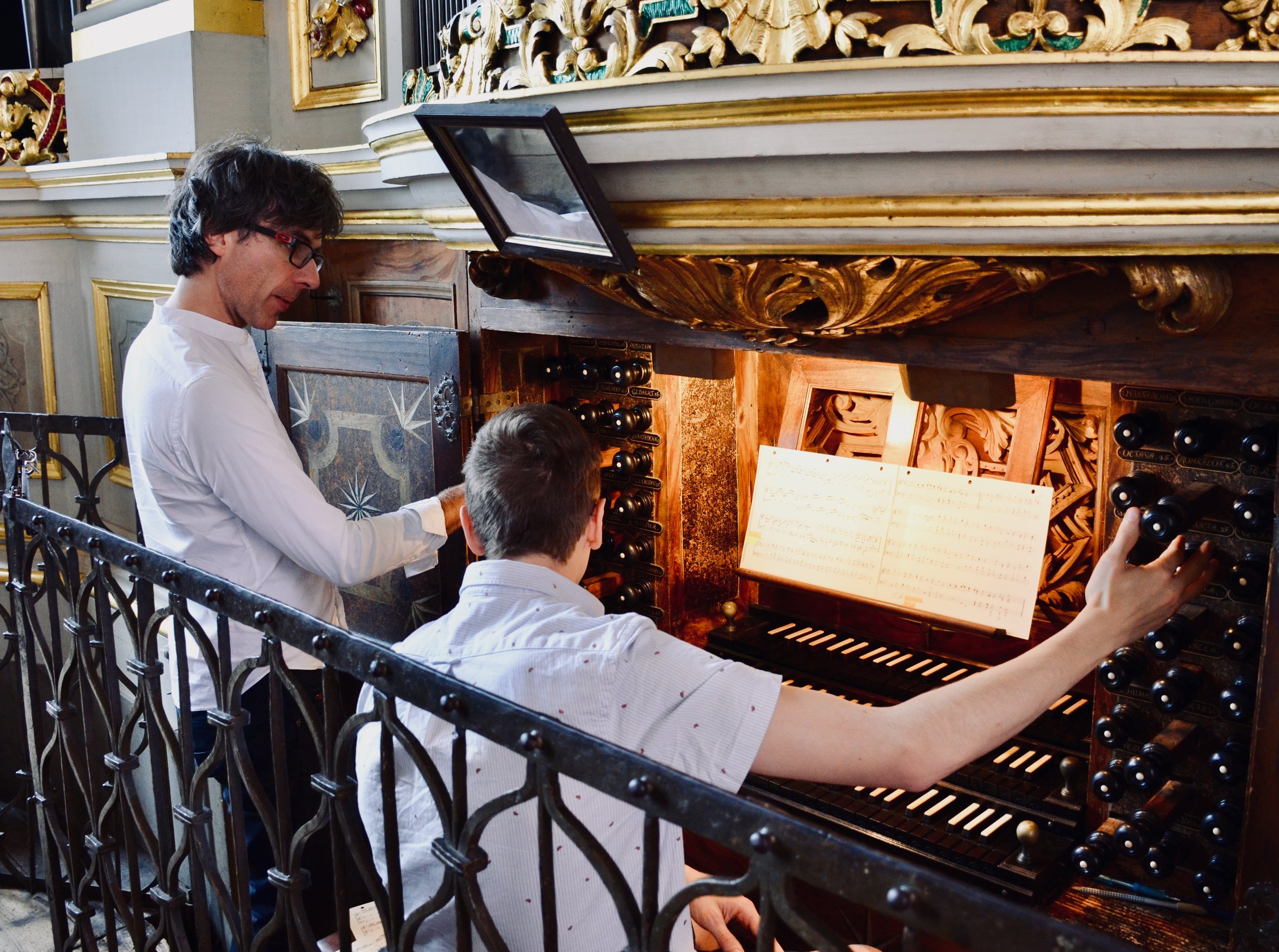 Albrecht Koch assists Alex Ross at the 1714 Gottfried Silbermann organ in Freiberg Dom.