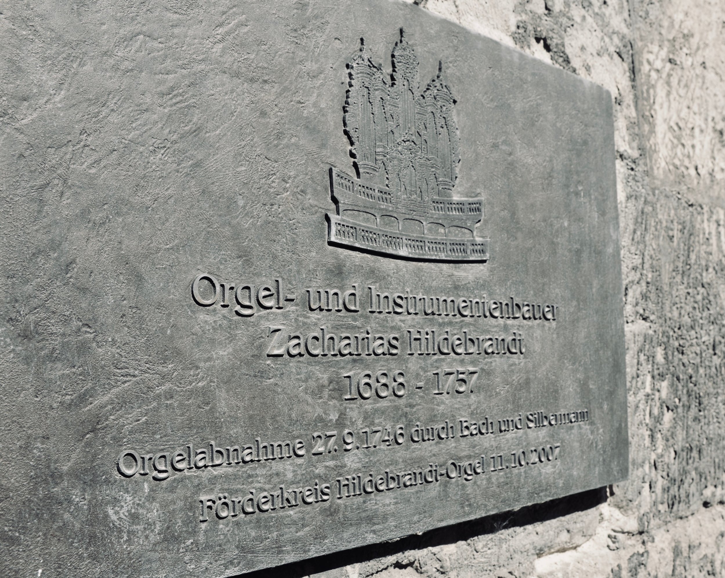  A plaque on the Stadtkirche St. Wenzel, Naumburg., noting the 1746 Hildebrandt Organ.  