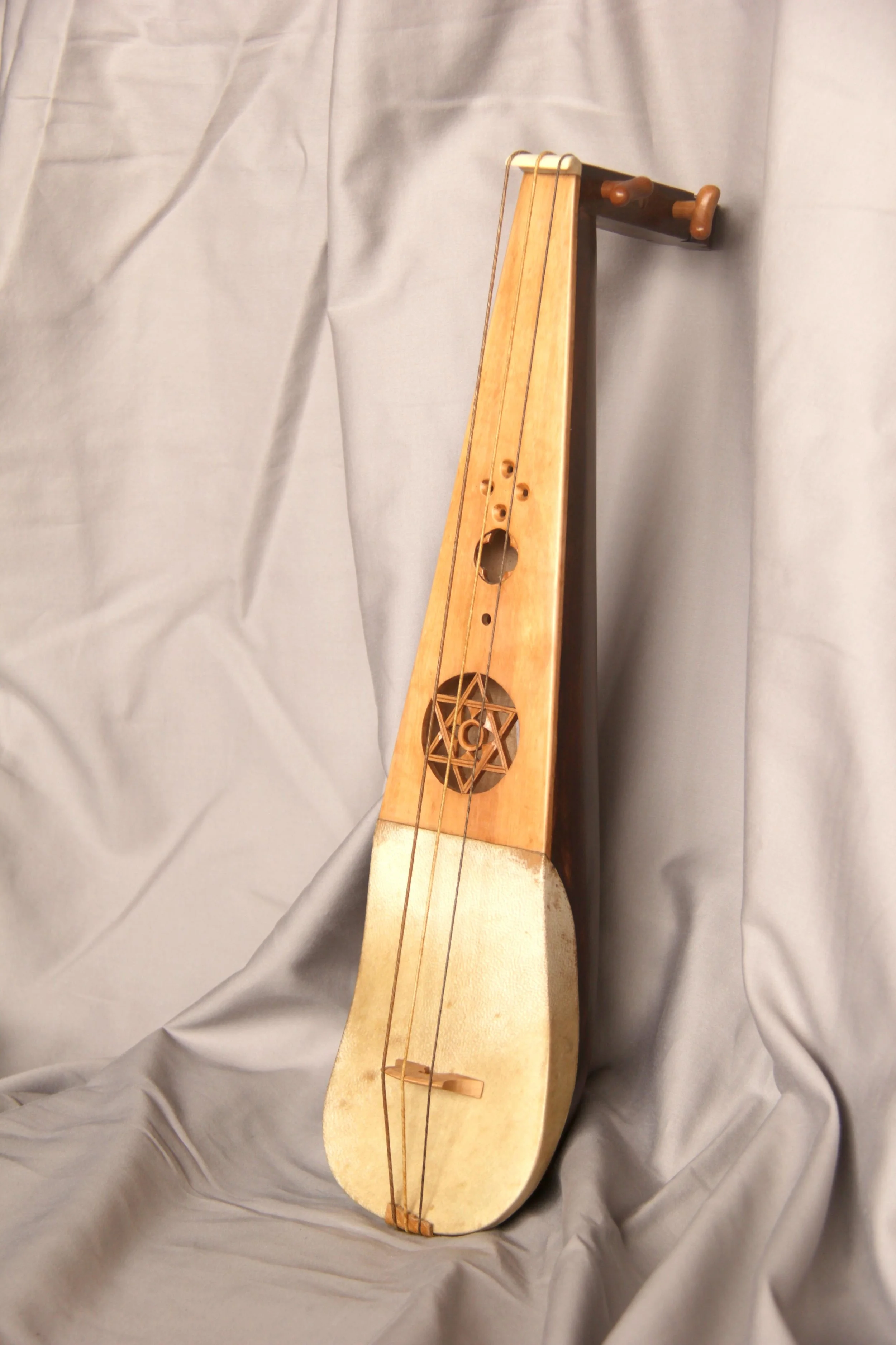 rebab tricorde