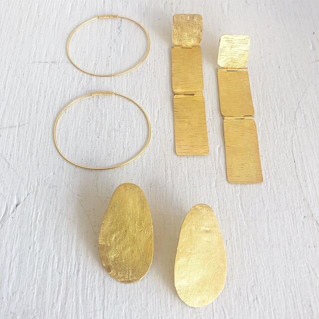 ✨You are solid gold baby, solid gold. ✨ New jewelry in the shop from @riversongjewels // I met River in NYC in late January (pre-pandemic) @shoppeobject where we bonded over our home state &amp; life changing bagels from @russanddaughters // side not