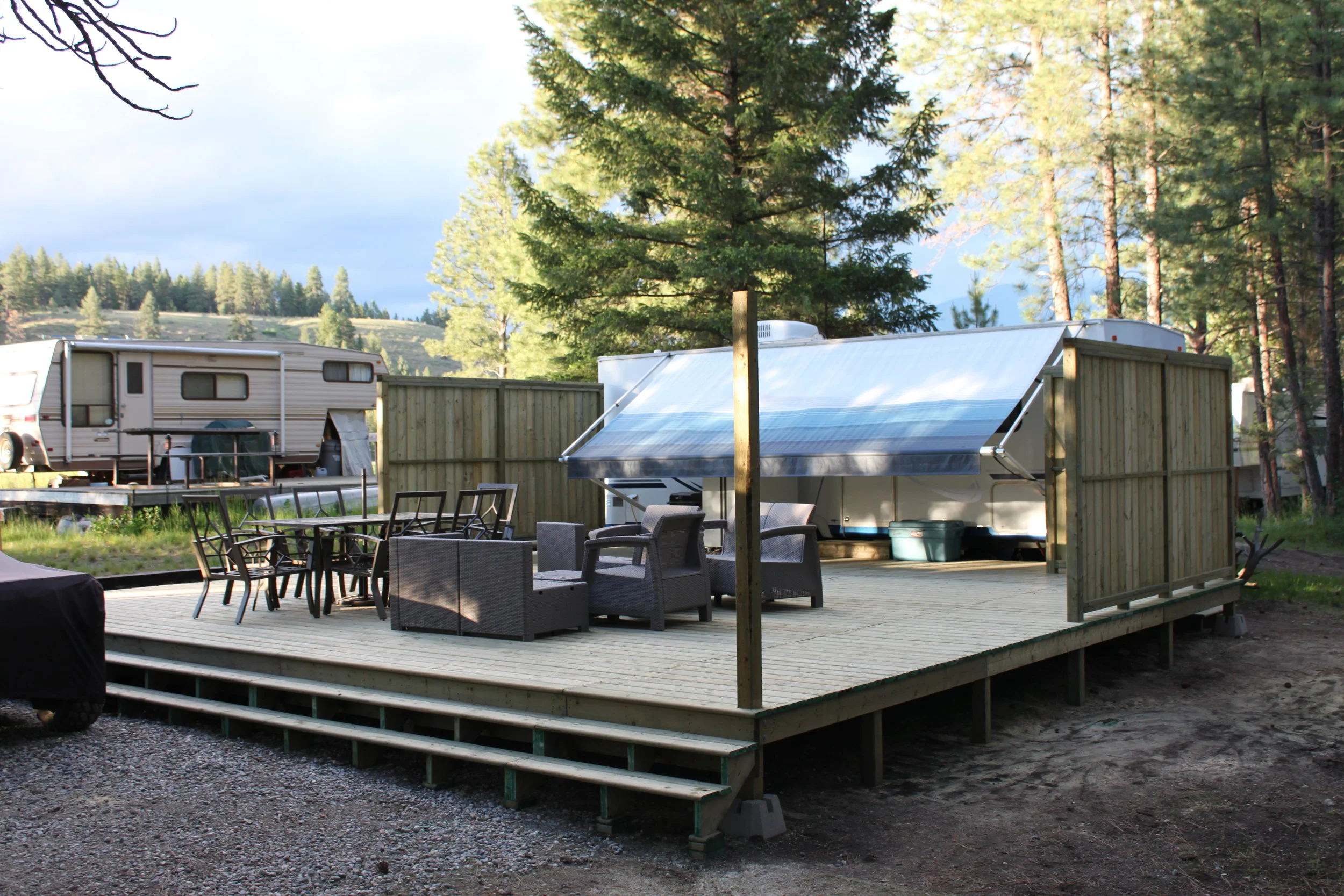 resort deck moveable and privacy (2).JPG