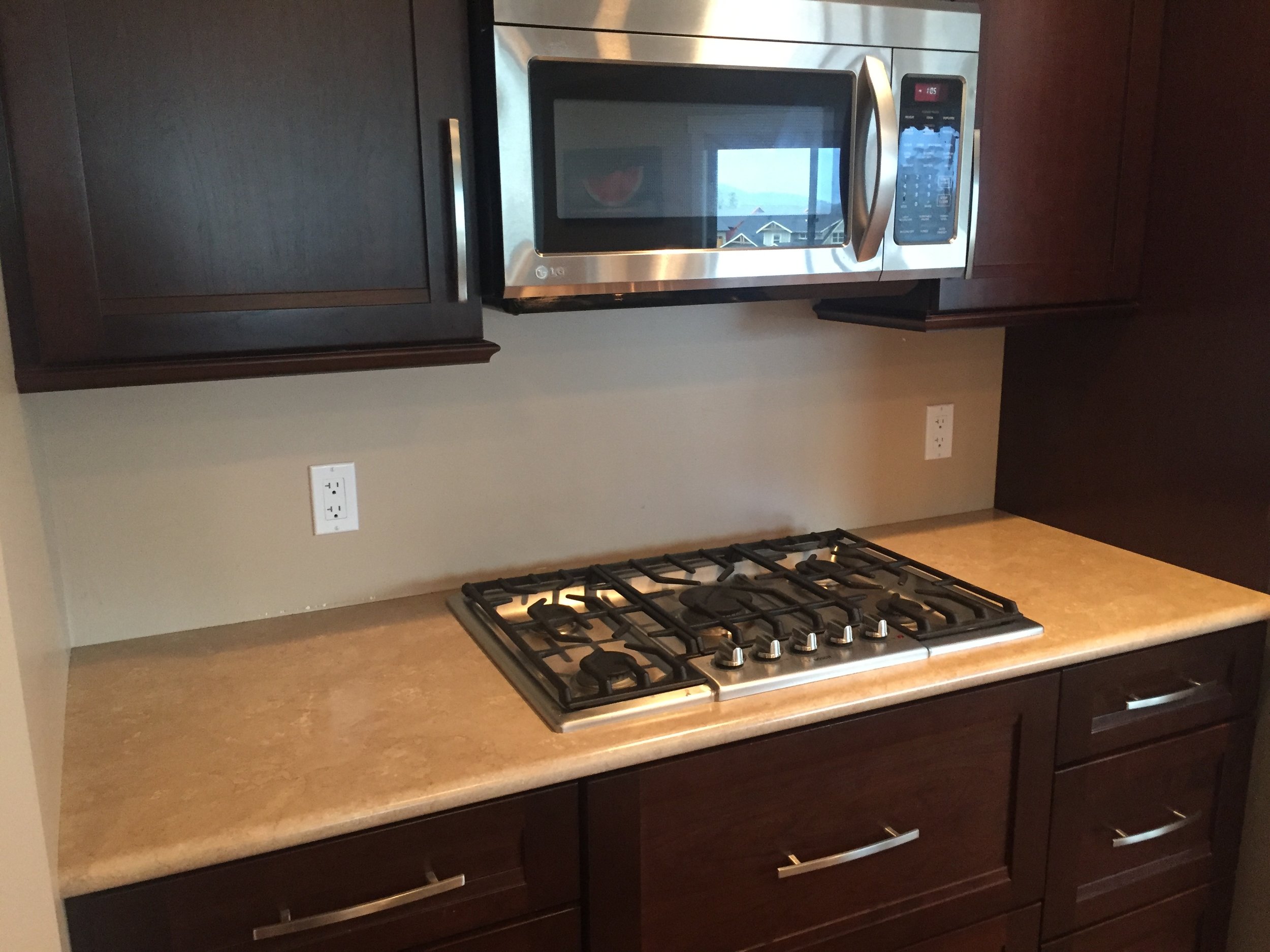 wildstone backsplash before (2).JPG
