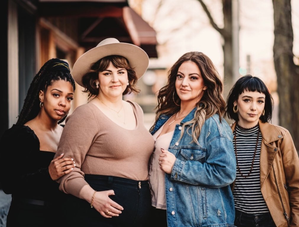 friday vibes 🔥surround yourself with individuals that inspire, support, protect + add some bad assert to your life. i could have never imagined a more perfect team in the studio. 🖤
.

.
.
.
@fullerbrows @highbrauebeauty @servingjustice_aesthetics 
