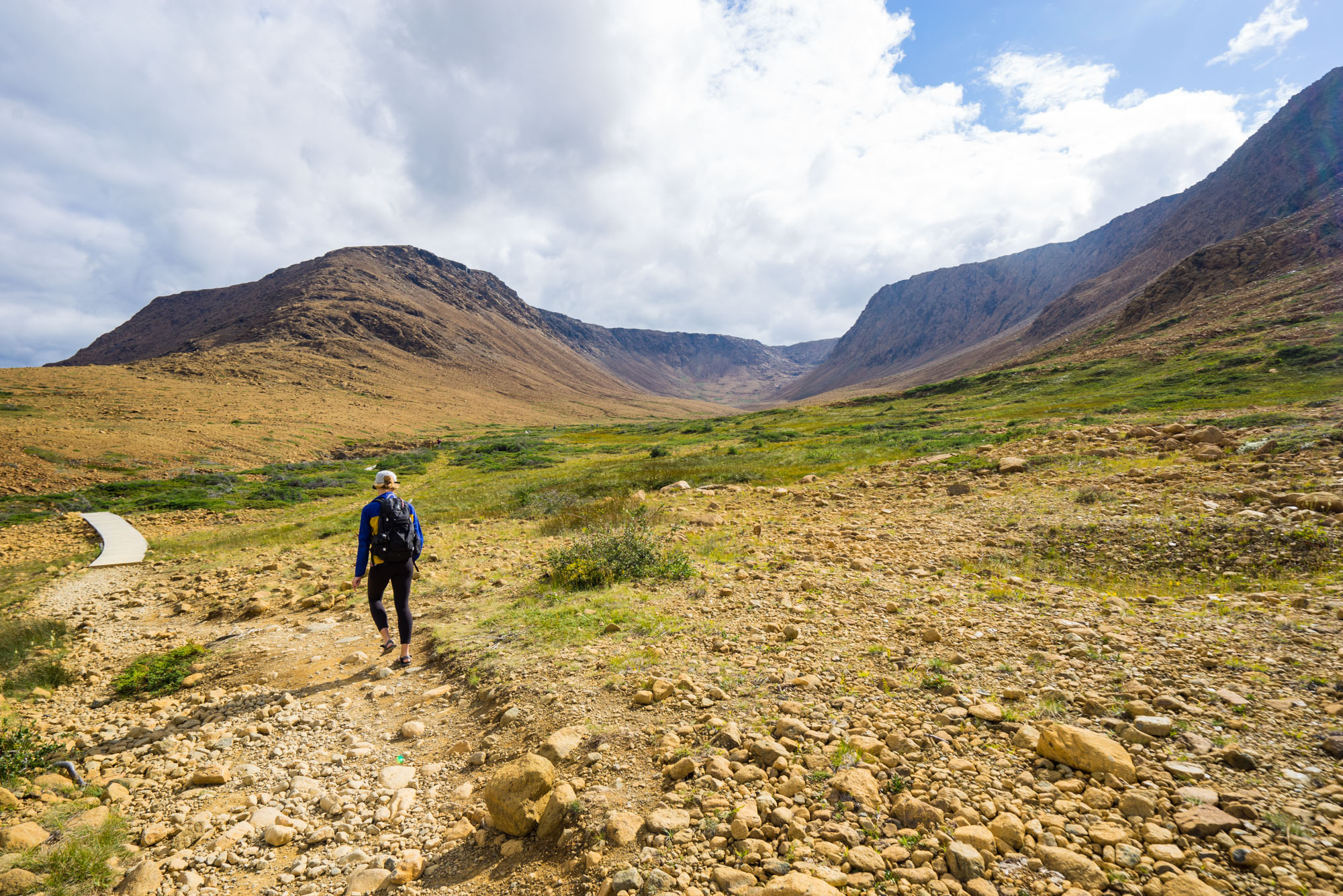 MAK hiking into the Tablelands