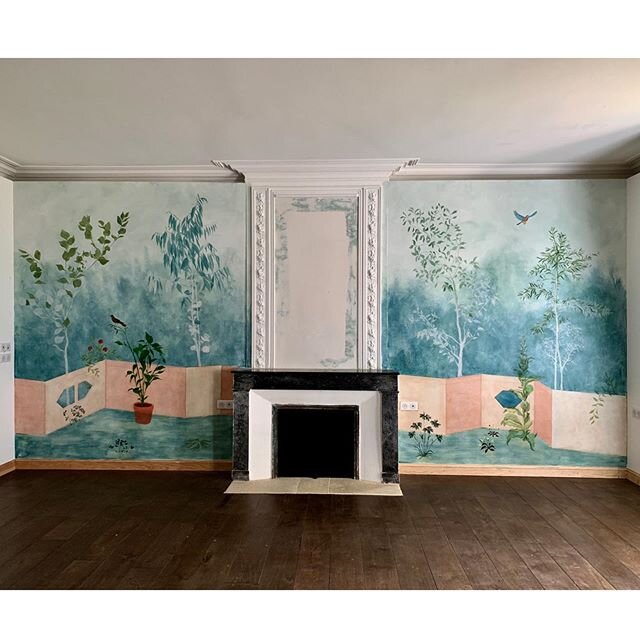 Mural &agrave; la Maison de Ma&icirc;tre 🇫🇷 🍃🕊 Big thank you to guest muralist @bryanreedy for his superior brushwork and ever calming presence. 👨🏻&zwj;🎨❣️😌