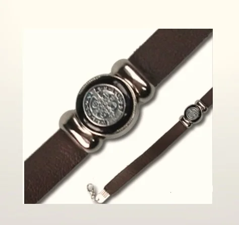 B-0590 St Benedict medal con gamuza.jpg