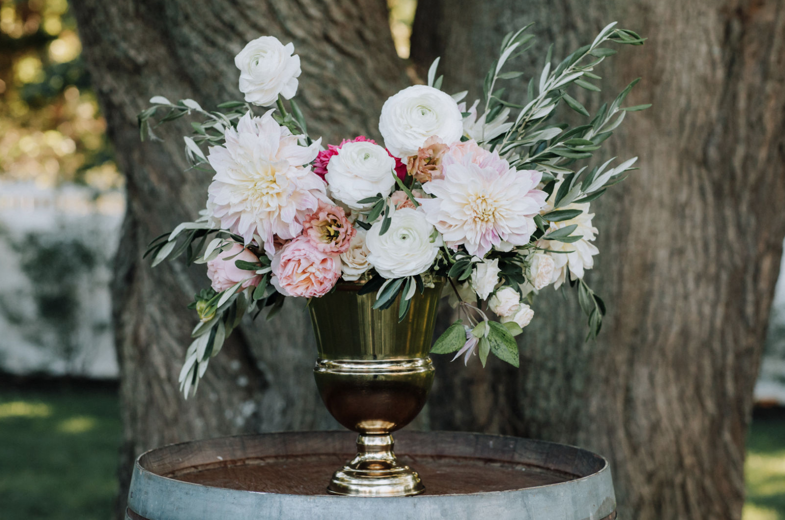 colly+flowers+elegant+vineyard+wedding+ceremony+arrangement.png