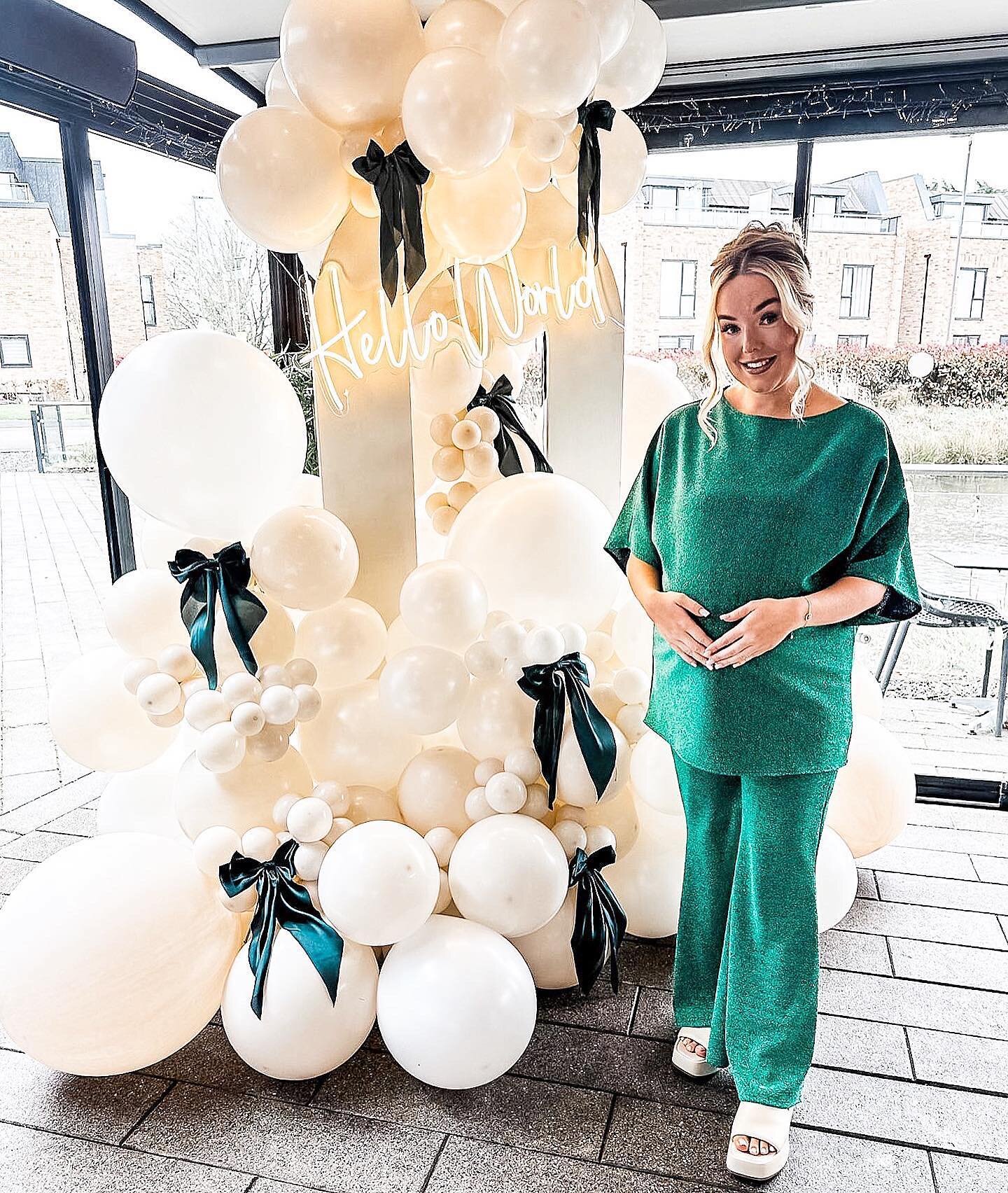 OBSESSED!!!!! Did you know BOWS are the IN THING for 2024!!! 🎀 

And how beautiful does this set up look with bows &amp; cream &amp; green with our &ldquo;hello world&rdquo; neon! What a dream colour palette 😍 ☁️ 

Congratulations to @hperkin our D
