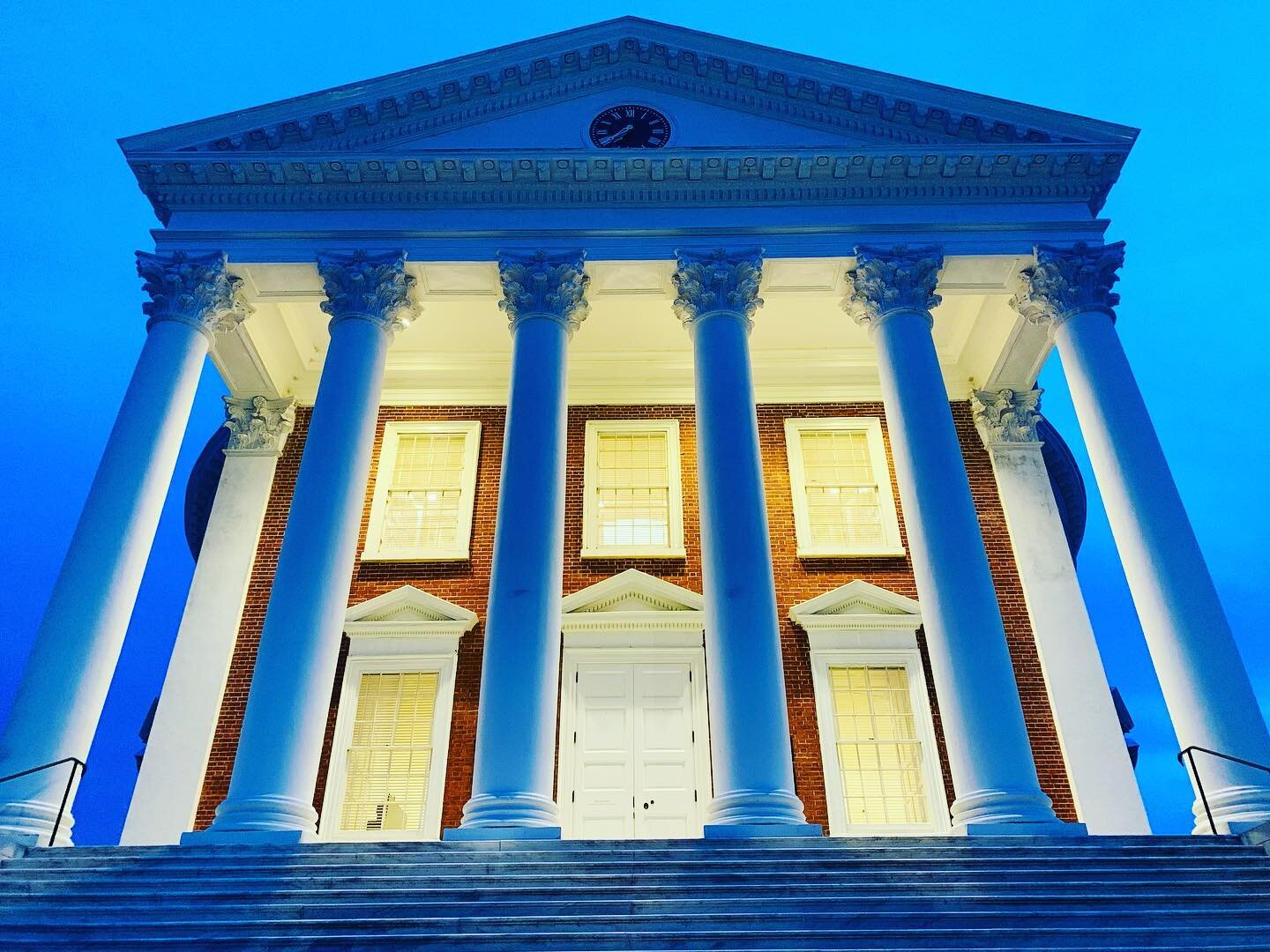 The @uva Rotunda at night - it looks like it&rsquo;s radiating a higher kind of knowledge...
.
.
.
.
#microexperiences #micromoments #writersofinsta #travelwriters  #wanderlust #slowtravel #travelandleisure #travelsecrets #travel  #traveling #travell