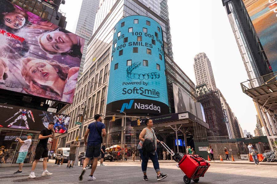  Photographing signage and billboard advertising in New York City 