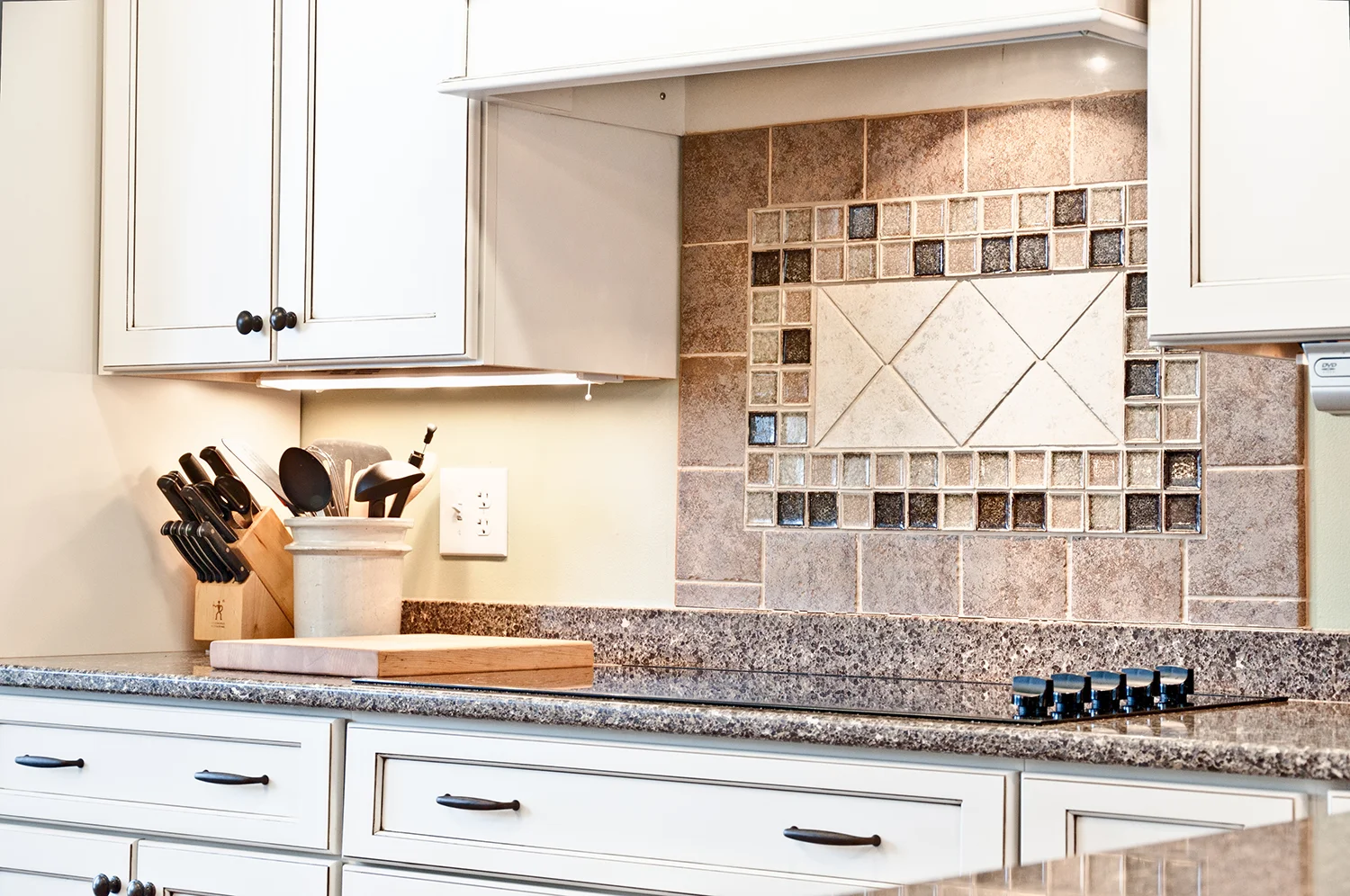 Custom designed mosaic tile pattern above range