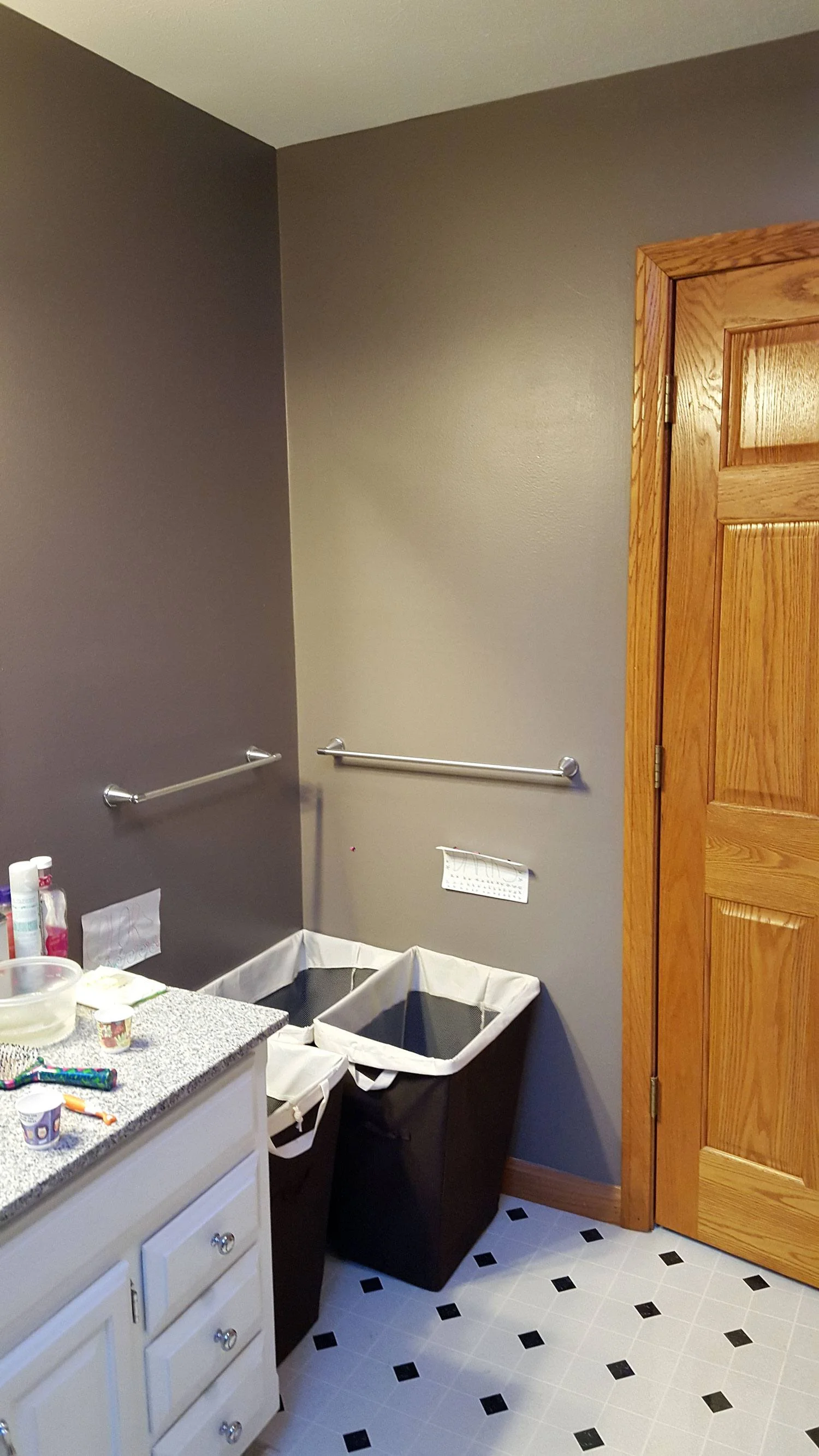 bath-with-laundy-linencloset-before.jpg