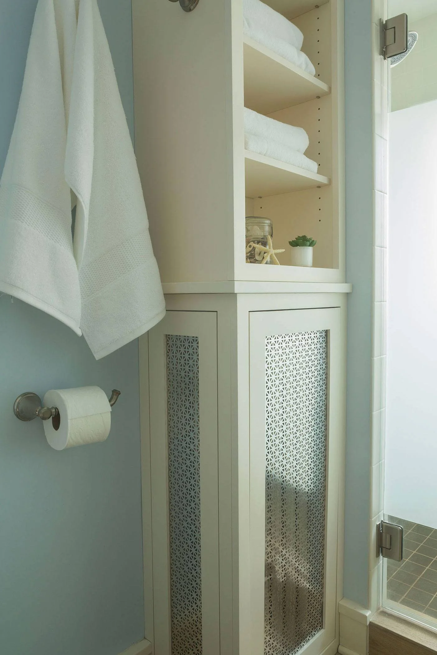 modern-beach-bath-linen-shelving.jpg