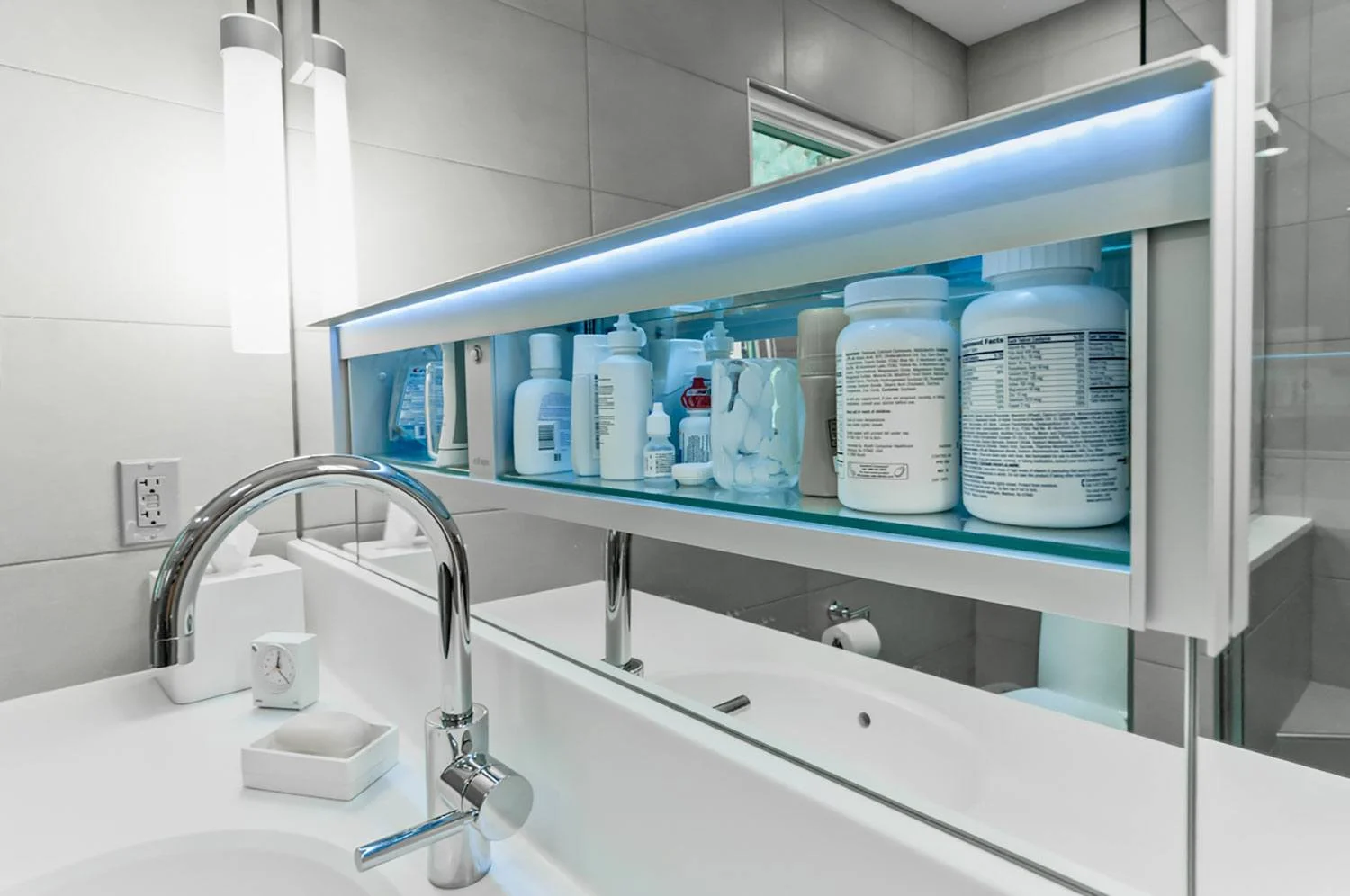monochromatic-bathroom-faucet.jpg