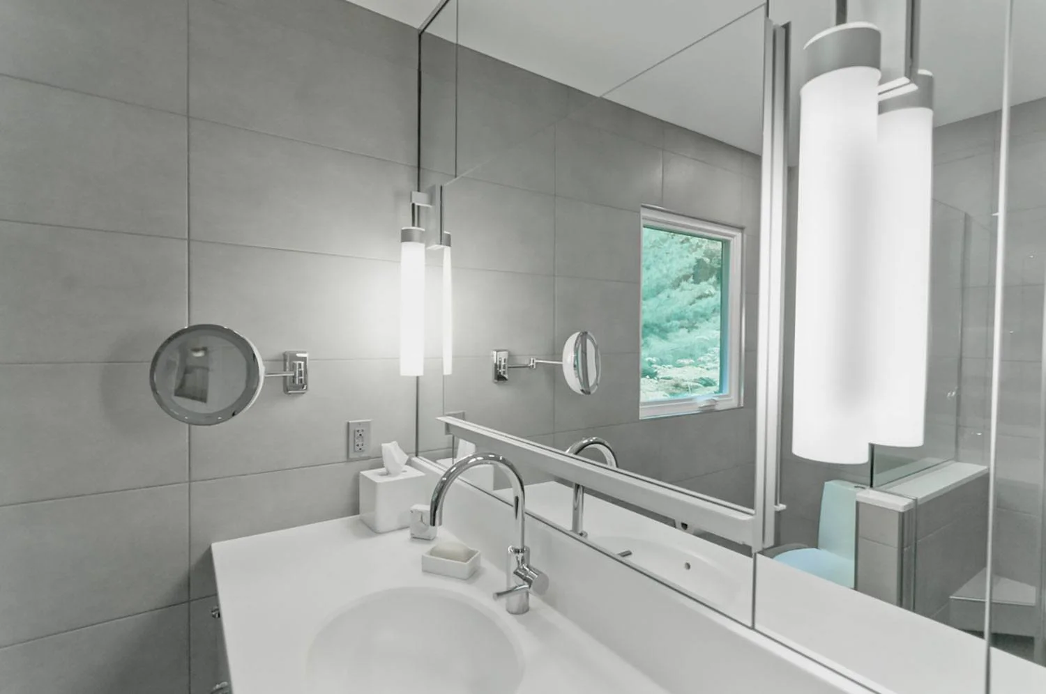monochromatic-bathroom-mirror.jpg