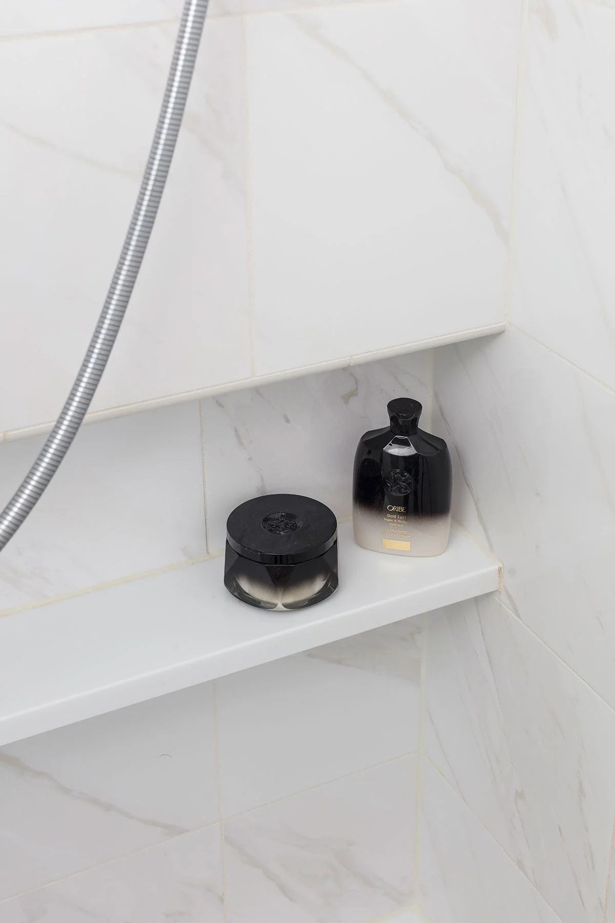 modern-bathroom-shower-shelves-built-in.jpg