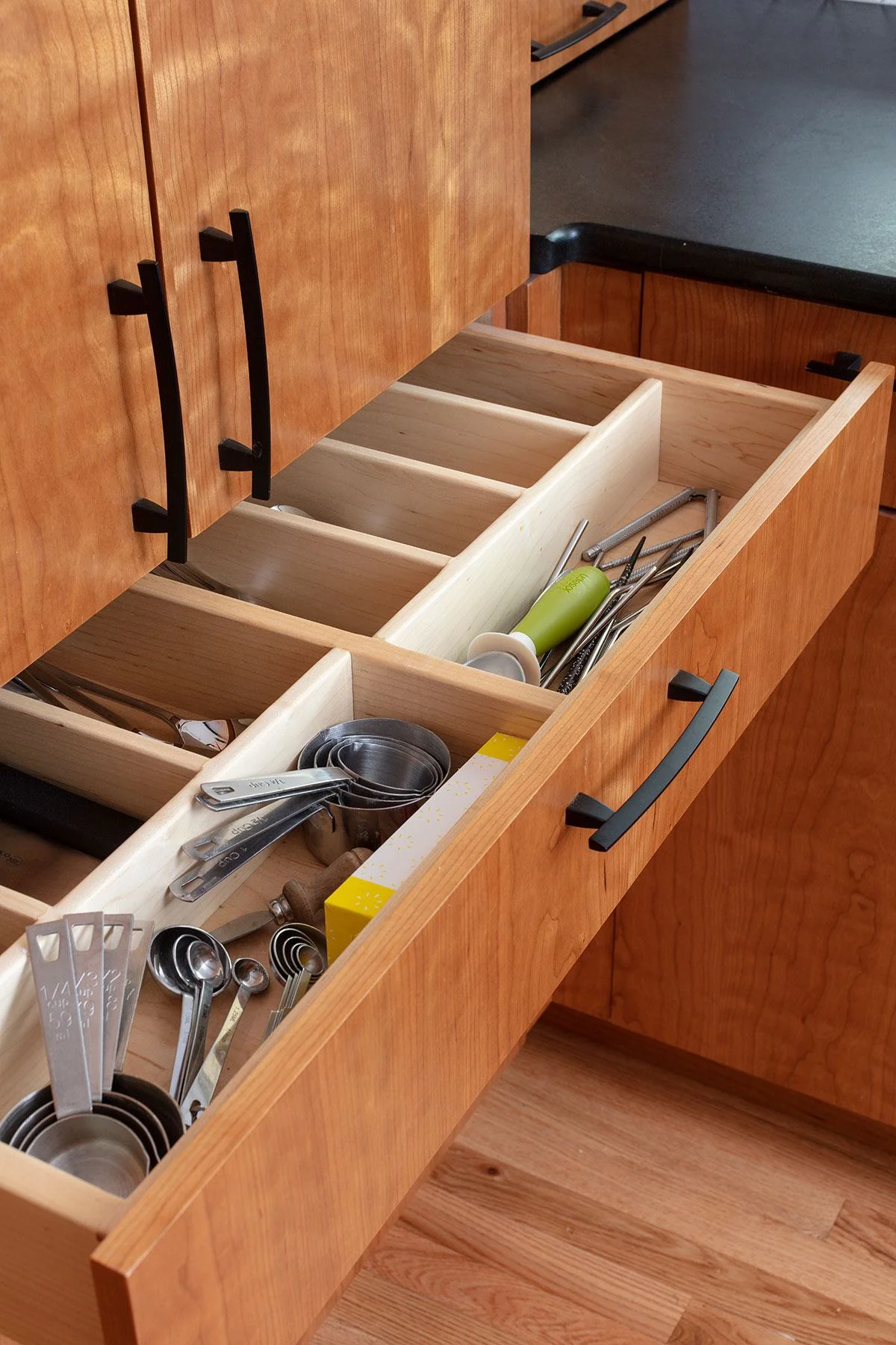 sleek-modern-kitchen-drawer-organizer.jpg