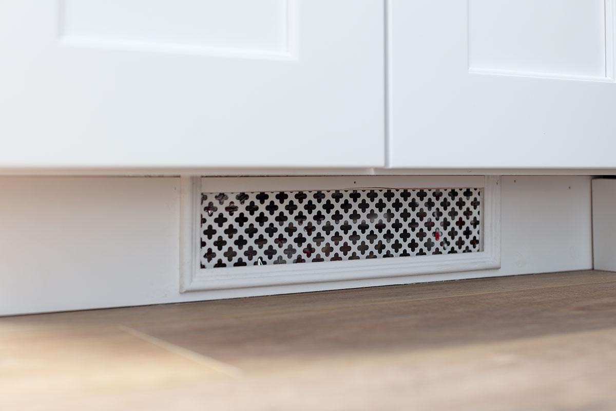 traditional-coastal-kitchen-custom-grate.jpg