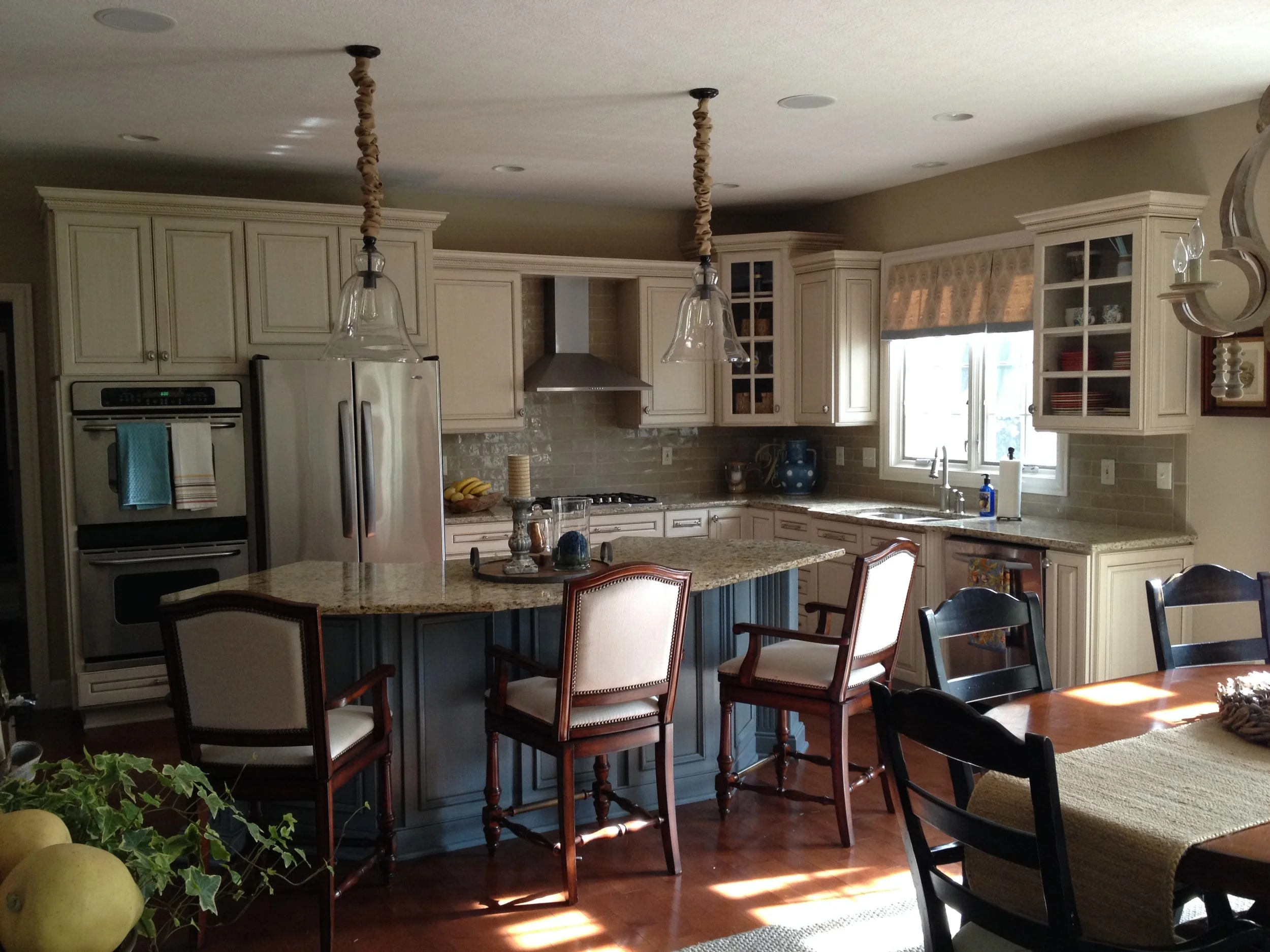 Parisienne Cream and Nantucket Blue Cabinetry
