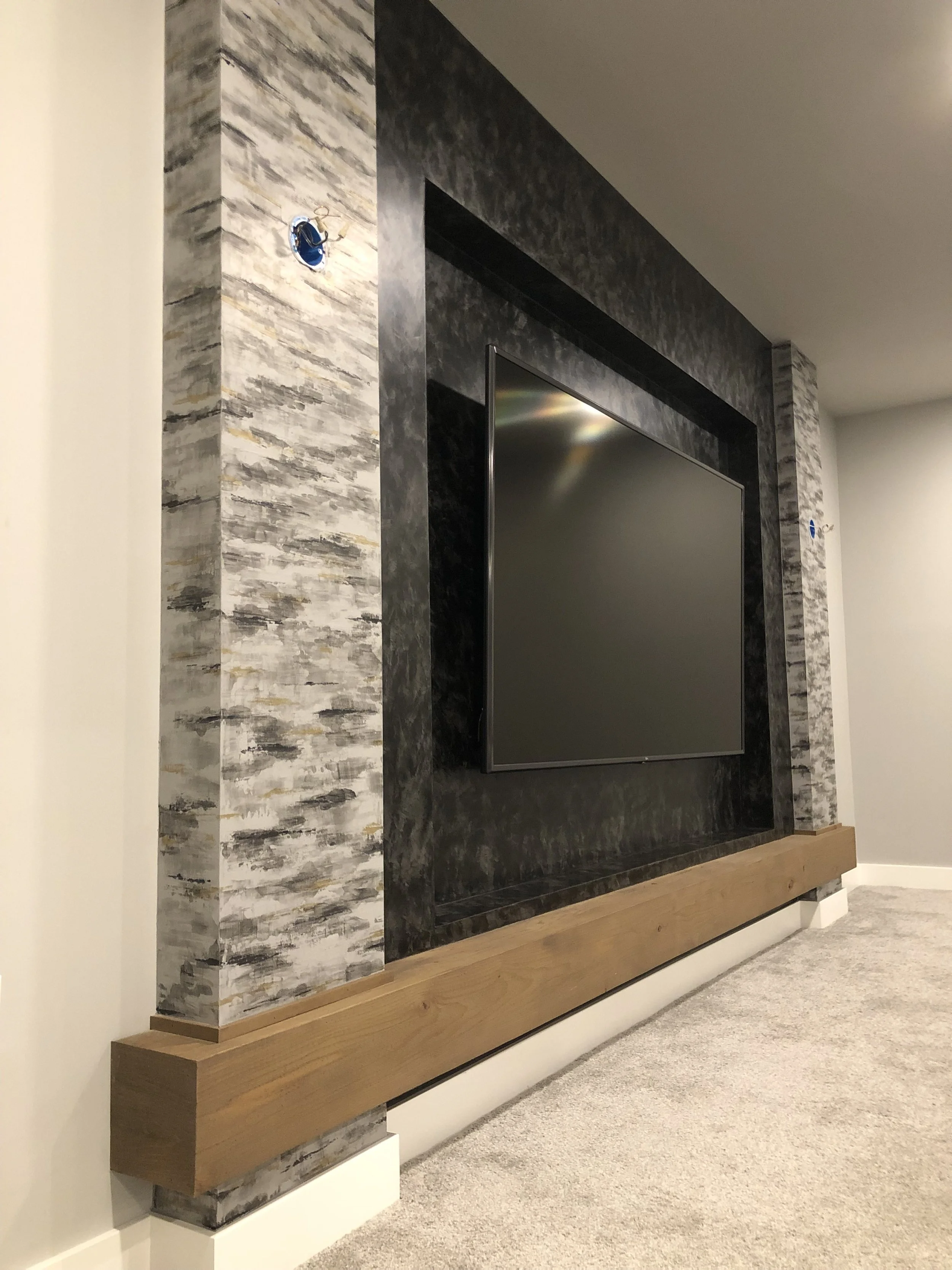 Nero E Oro with Black Venetian Plaster