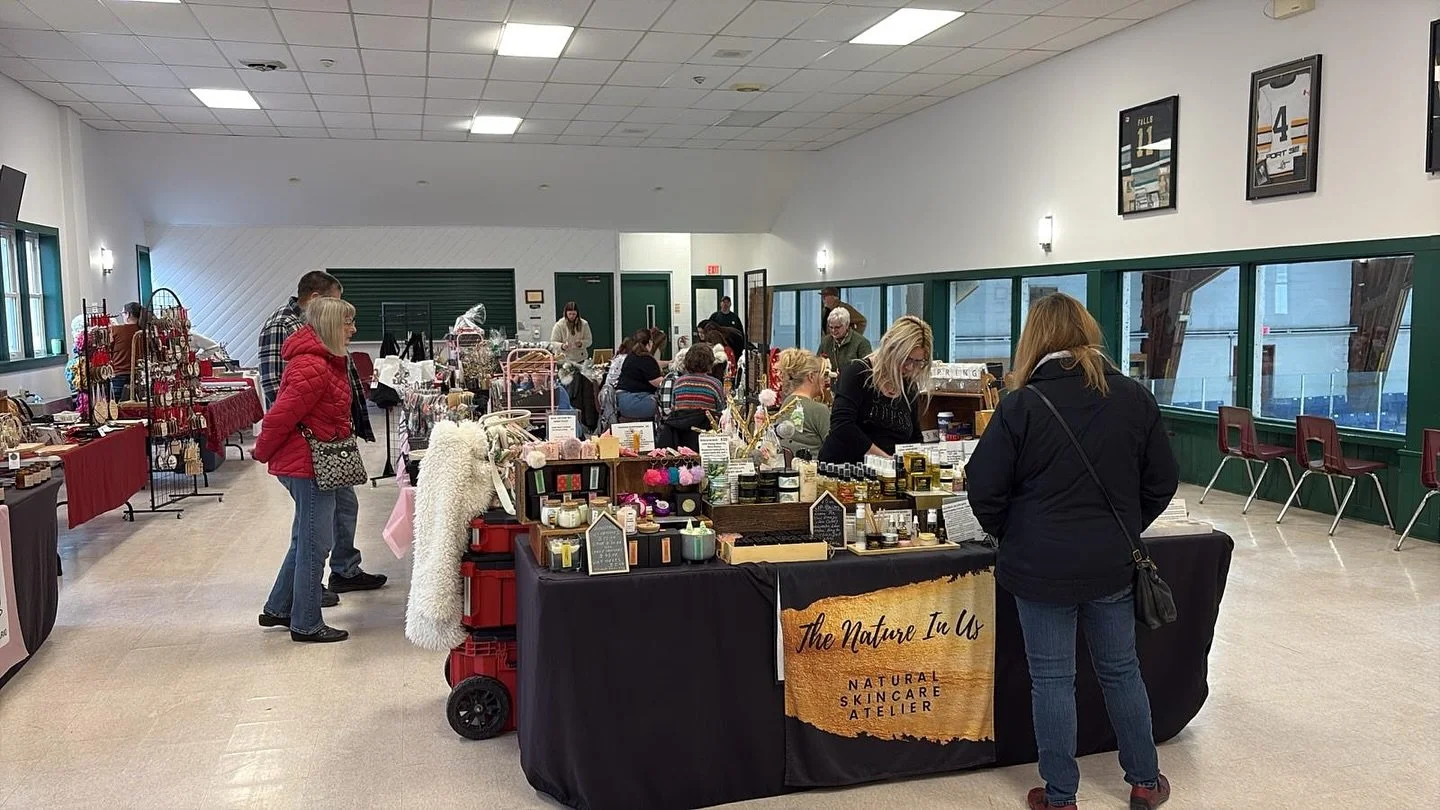 Markets are OPEN! Stop by one of our 5 Christmas Markets happening around #Bobcaygeon 🎁