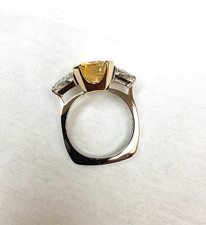the same ring as above only the side view