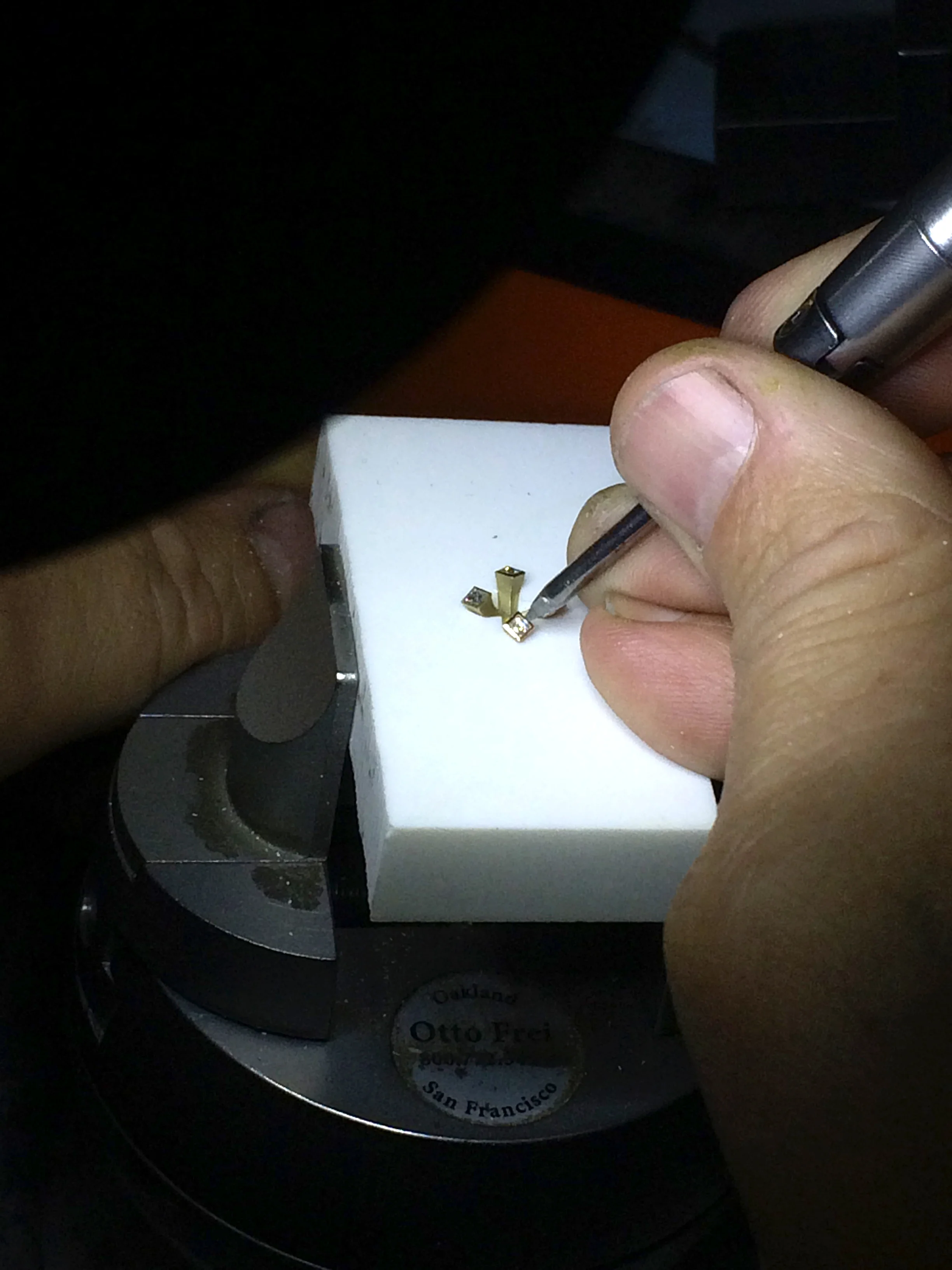 SETTING SQUARE/CARRE DIAMONDS IN THE EARRING STUD