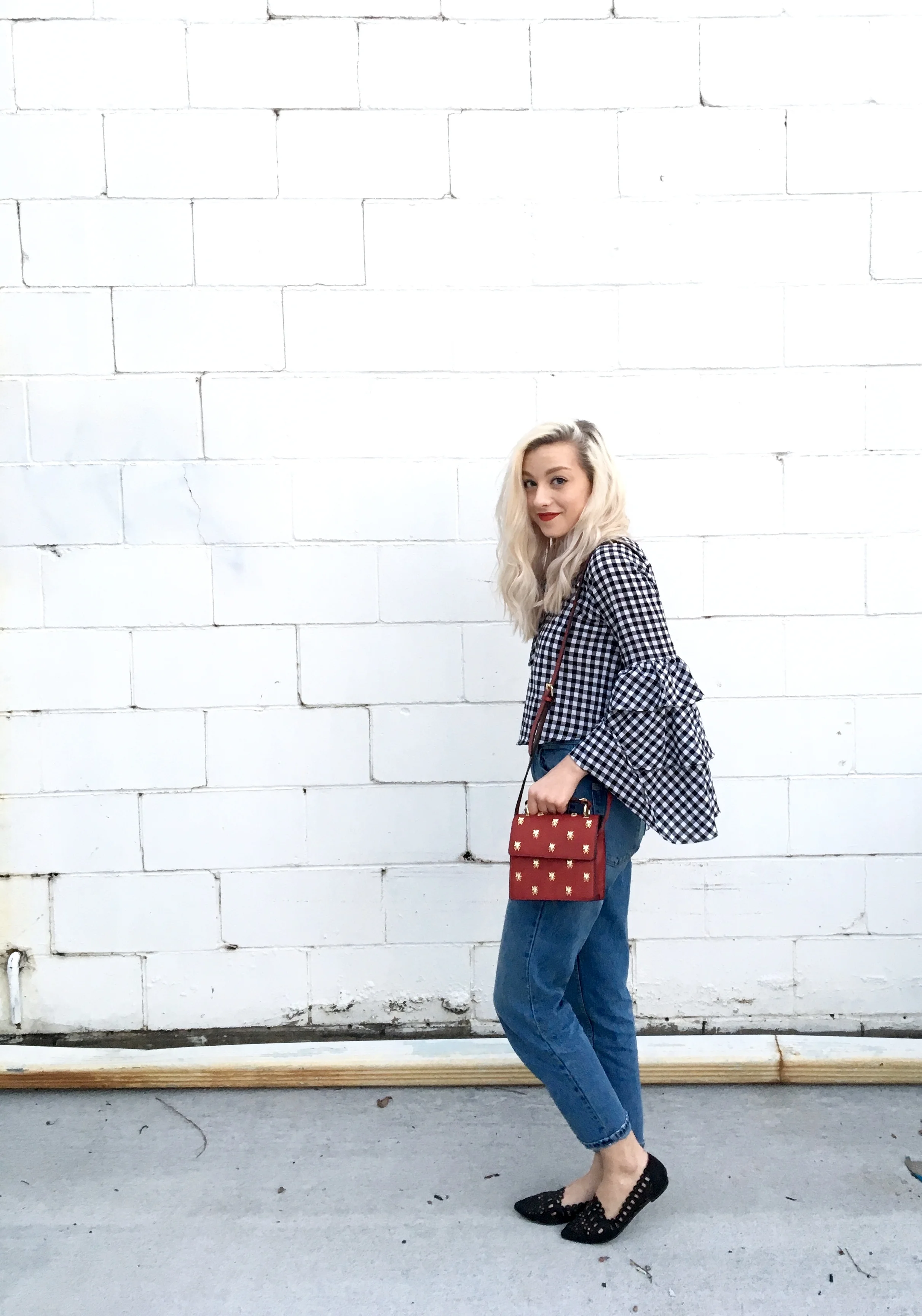 Outfit Details: Top: Make Me Chic , Jeans: Topshop, Shoes: Restricted Shoes, Bag: Zara