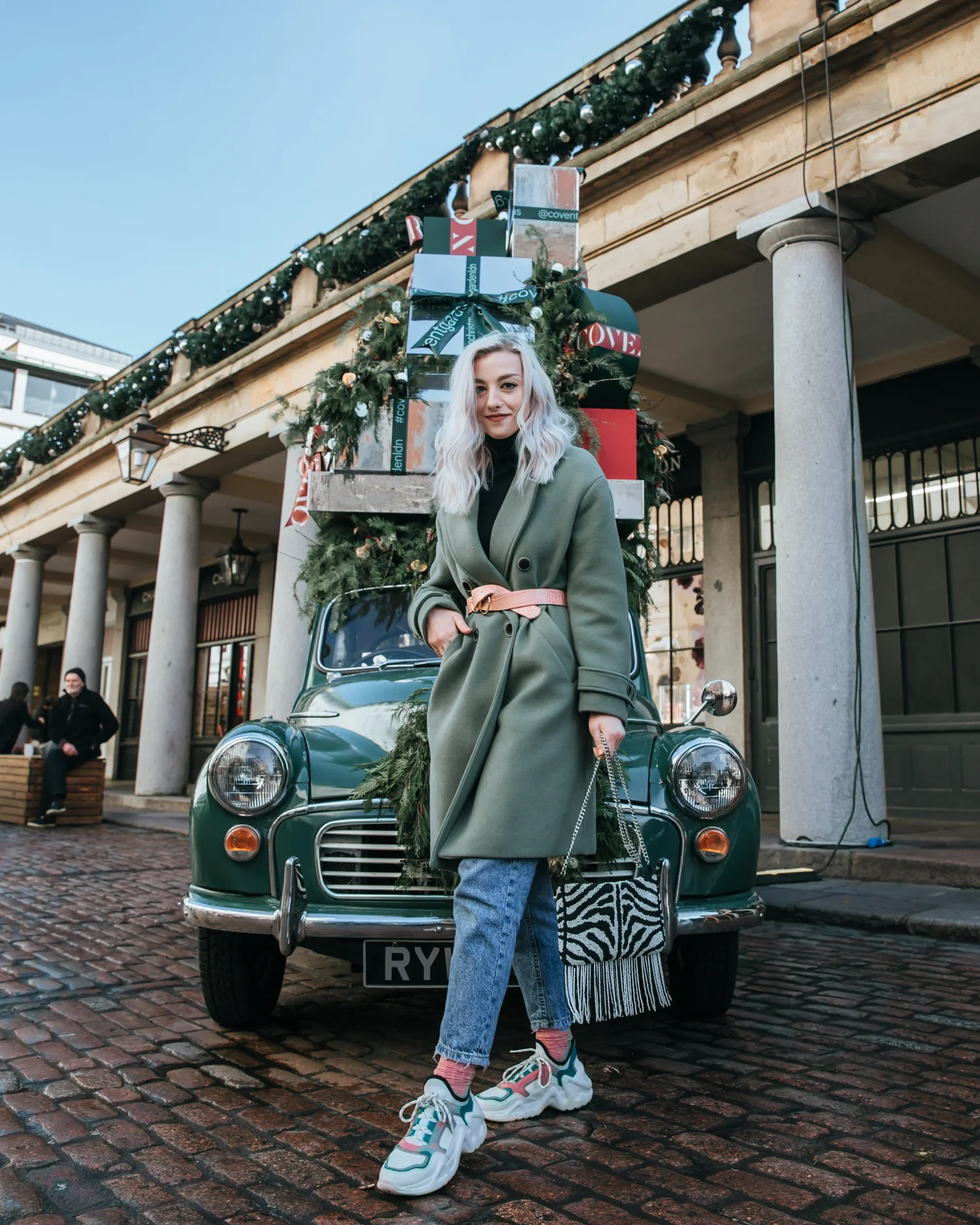 Outfit Details: Coat: Zara, Jeans: Stradivarius, Bag: Topshop, Socks: Monki, Shoes: Bershka, Belt: River Island