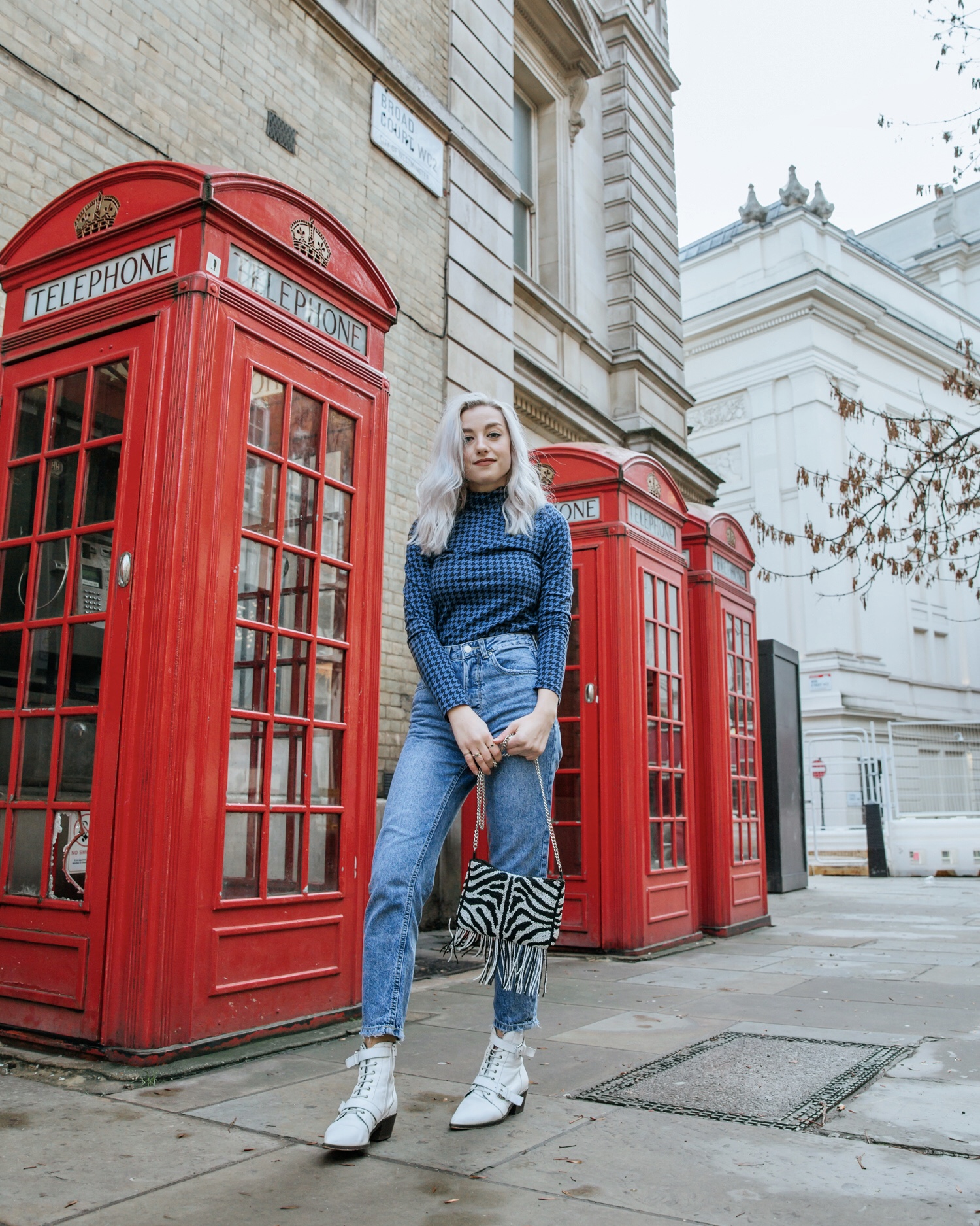 Outfit Details: Top: Monki, Jeans: Stradivarius, Boots: Office, Bag: Topshop