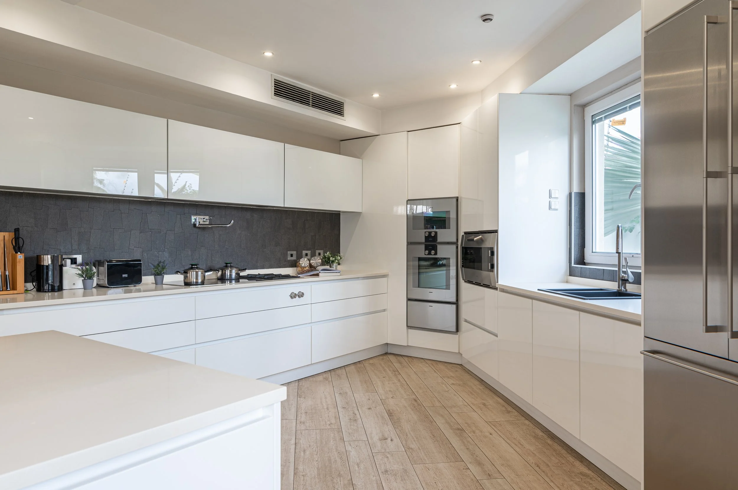 24.10.20-Barry’s Tema Residence-(017)-CM5_0274-HDR.jpg