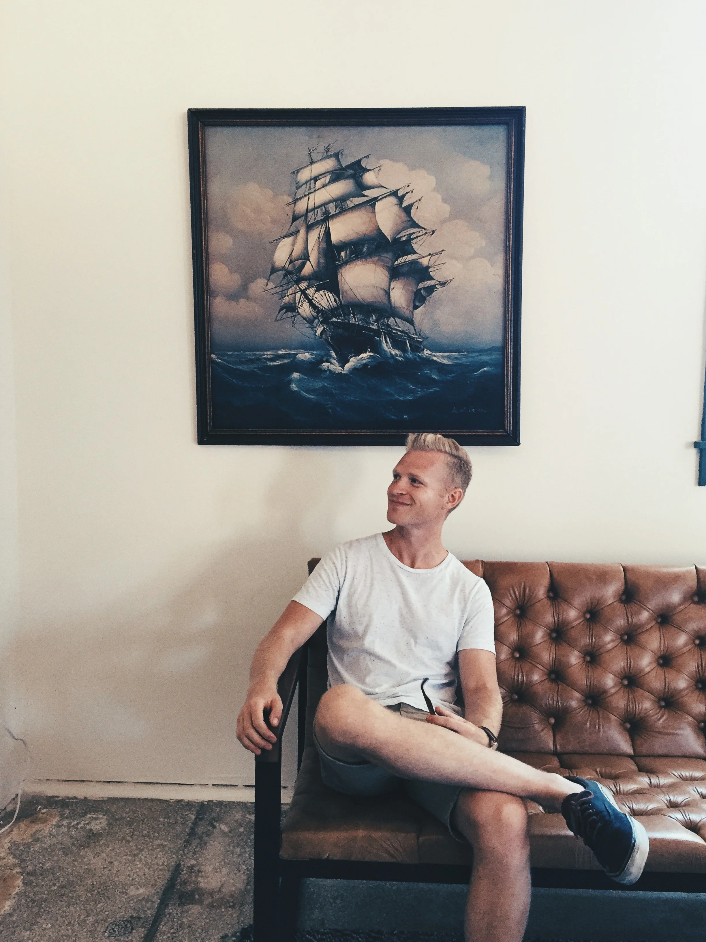 Here I am on a comfy couch at the Moniker General store. I wanted to buy the stormy painting, but it sadly wasn't for sale :(