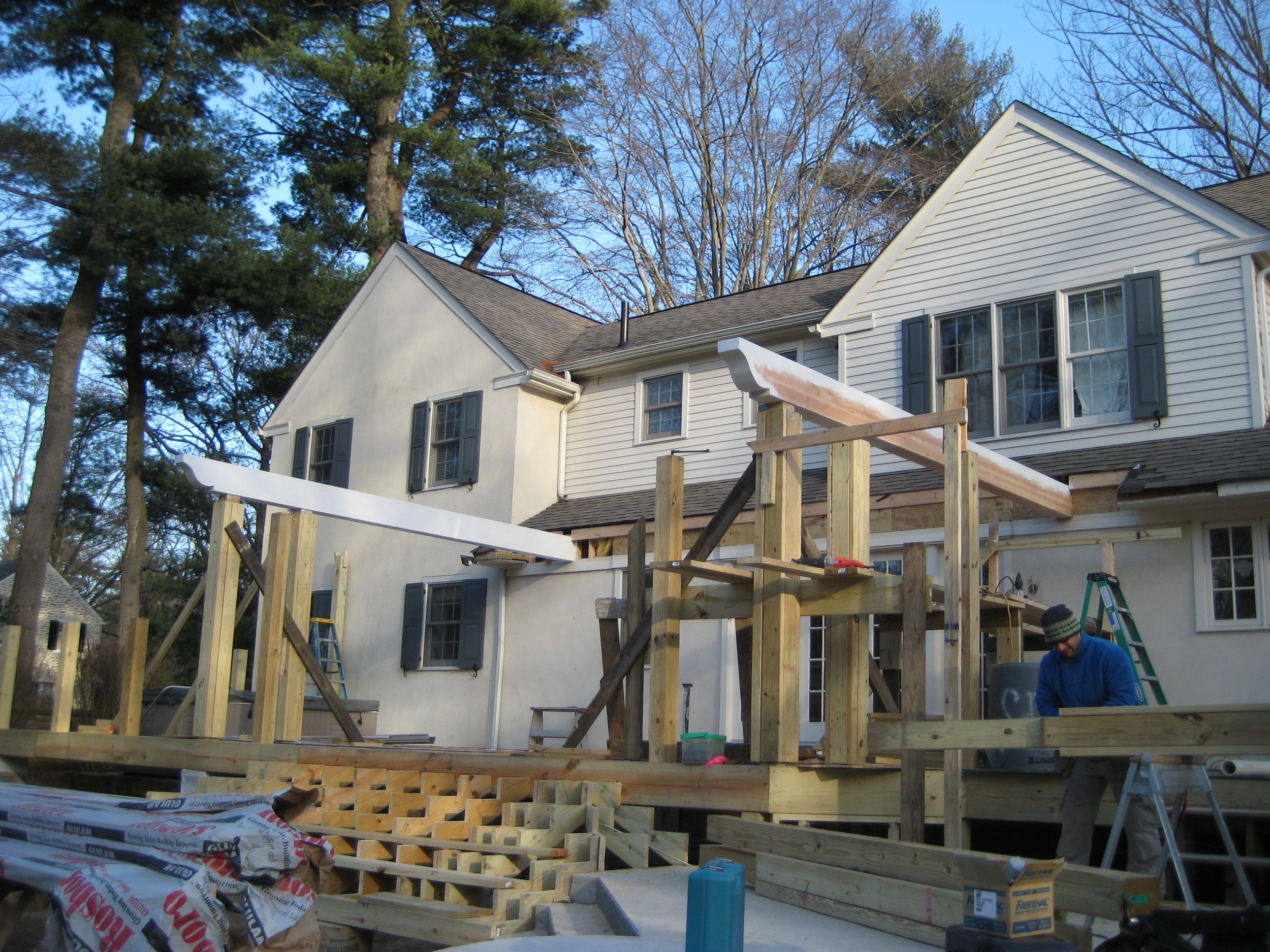  Installing the large main beams for the pergola 
