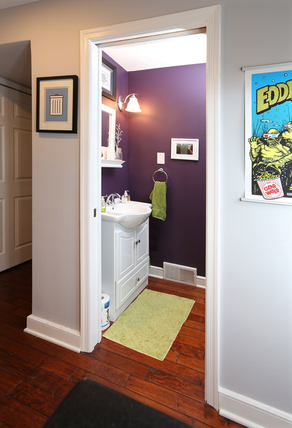  A new powder room just off the kitchen 