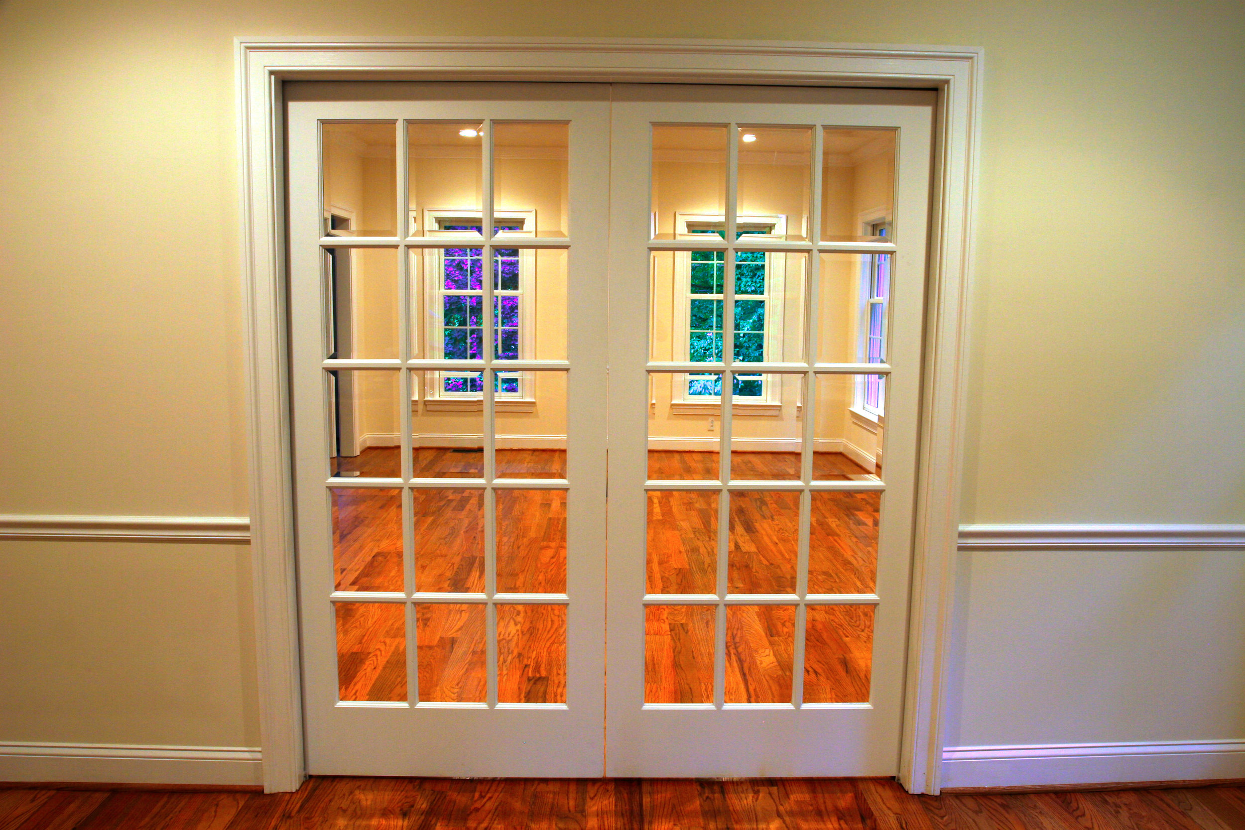  French pocket doors between the formal living room and the dining room 