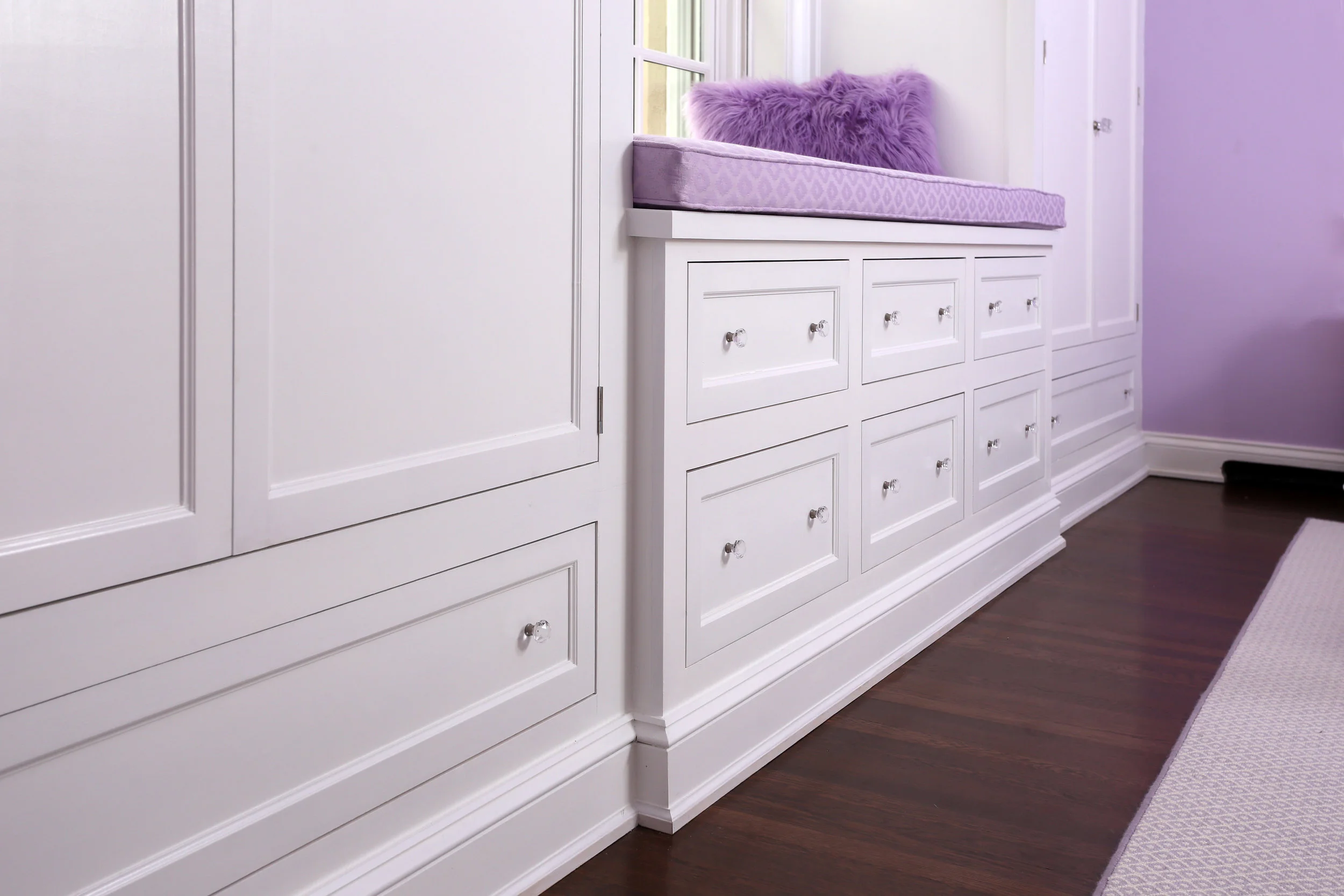  Finished shot looking across the face of the window seat. This center unit extends 2” beyond the face of the side cabinets to give the finished piece a little more visual interest. 