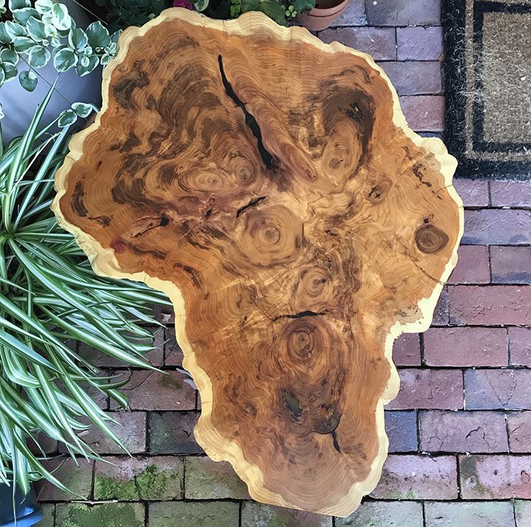 Looking straight down at the top, it's easy to see why I call this piece the "Africa Yew Table."