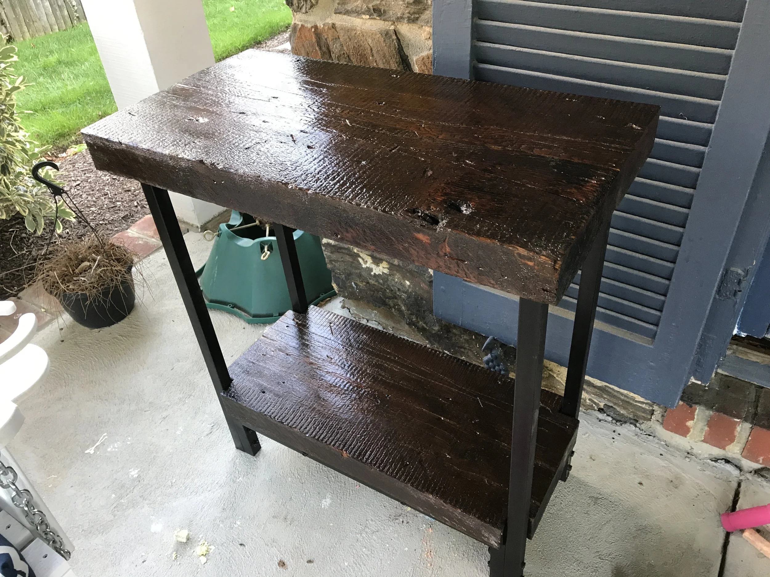  With multiple coats of spar urethane, the table is ready to be used outside.&nbsp; 