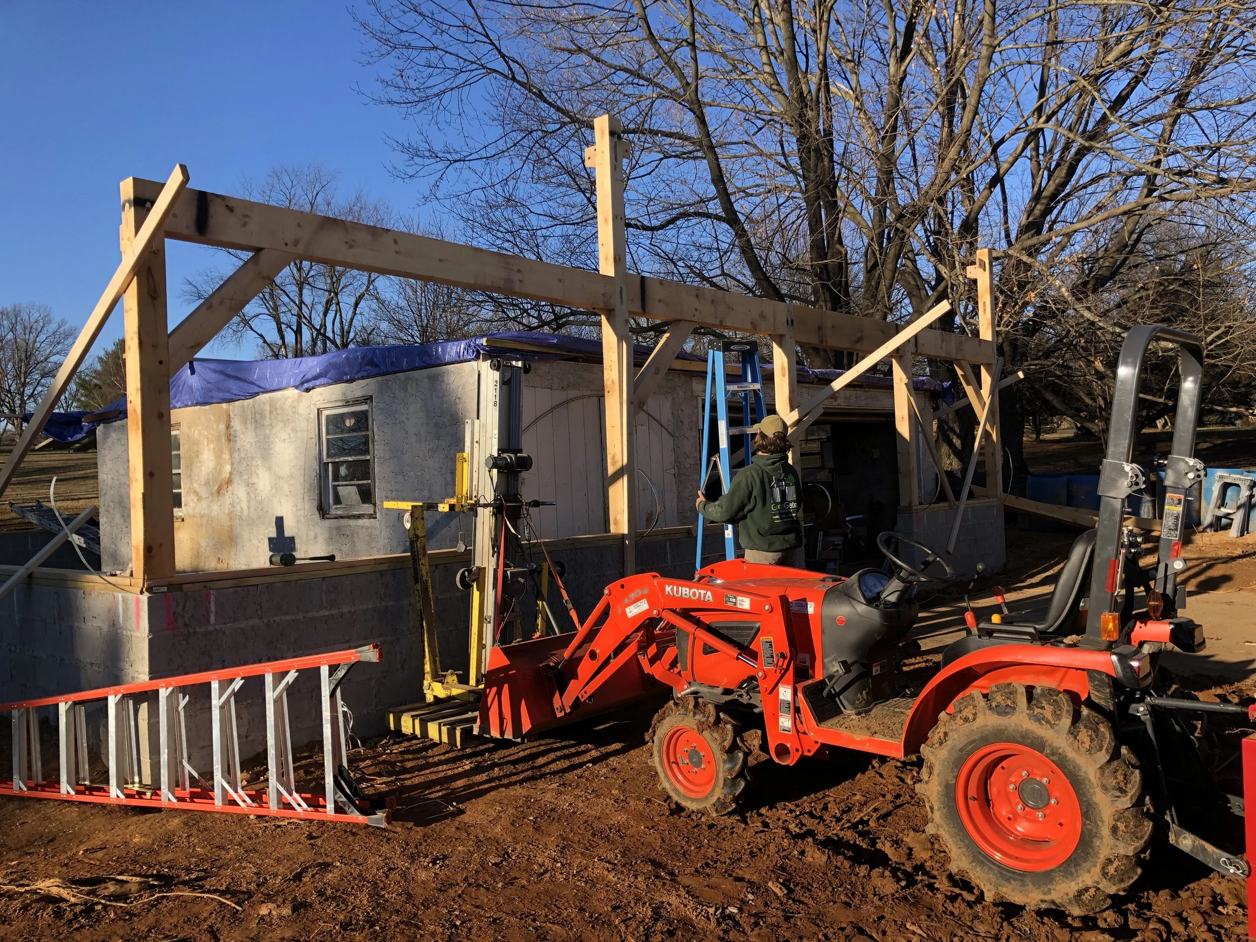  Once we had our heights established, it was quick work framing the front wall. The timber frame kit is cut to exacting standards and went together perfectly. Since it was just myself and my helper Tom on this project, I set up my Genie, or material 