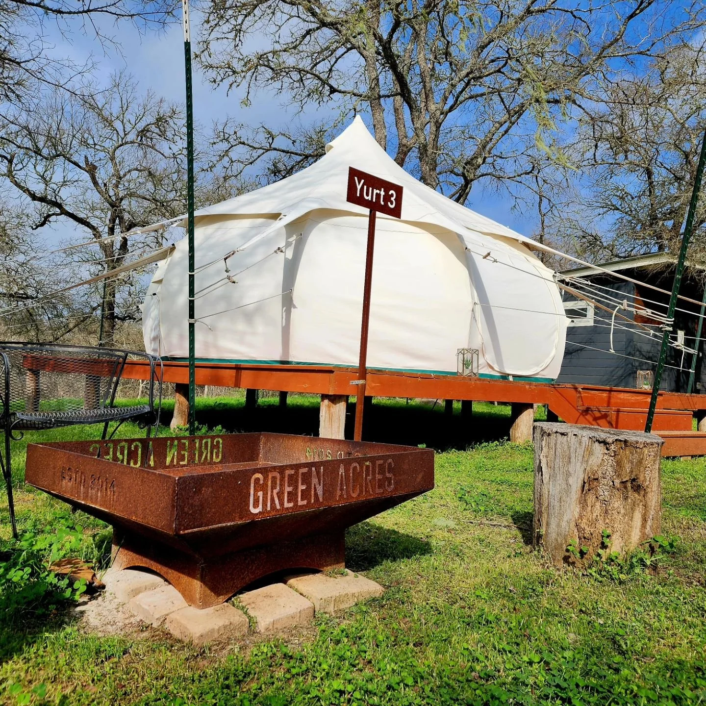 Come and Glamp with us!🏕 Each space has its very own firepit 🔥 to gather around, make some s'mores and maybe even tell some scary stories 😱
Check us out at greenacresatx.com 20% off all reservations this weekend! 
#glamping #austintexas #relaxing 